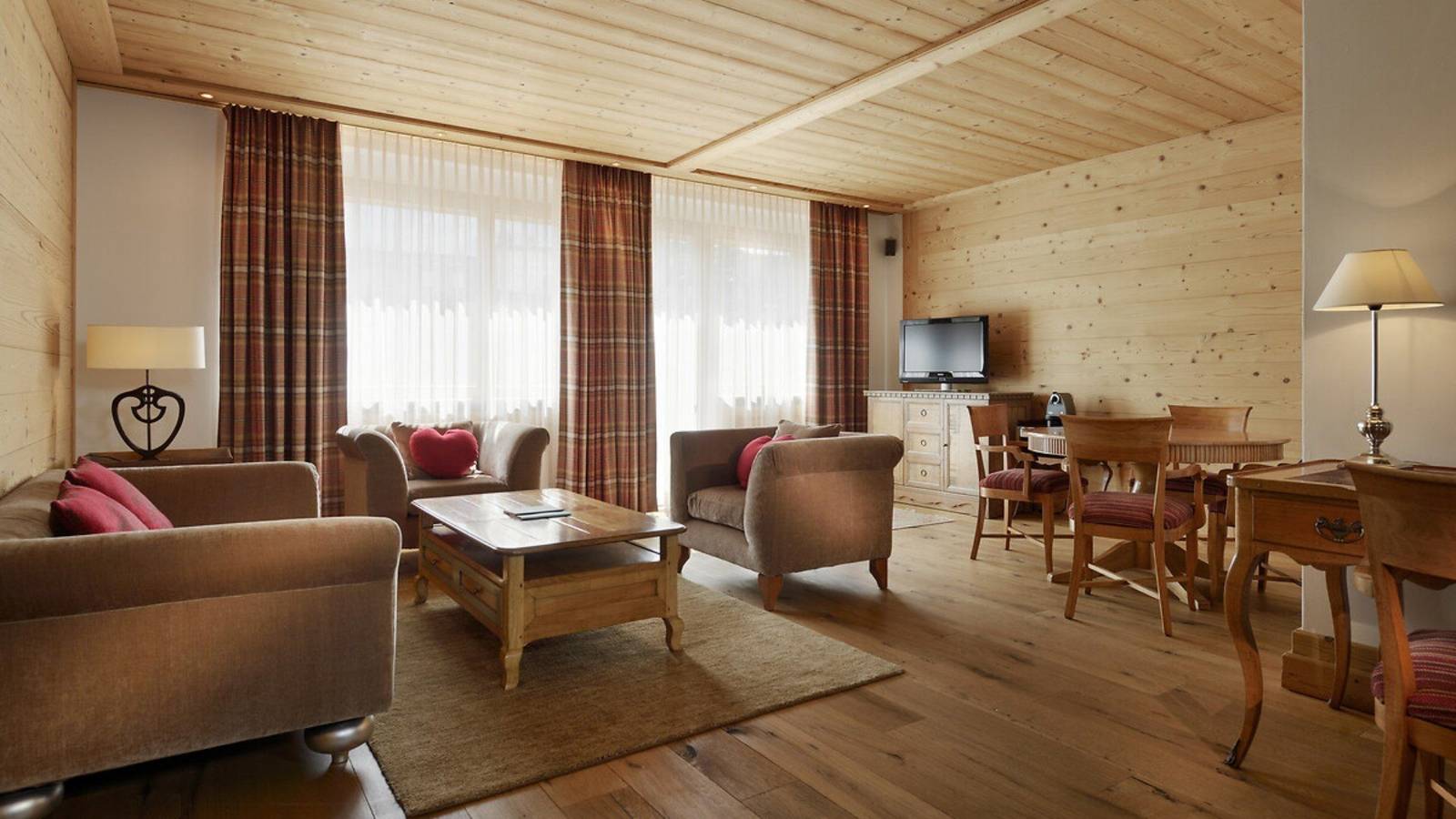 Mont Cervin Palace Le Petit Cervin 木質調 Chalet Suite 起居室