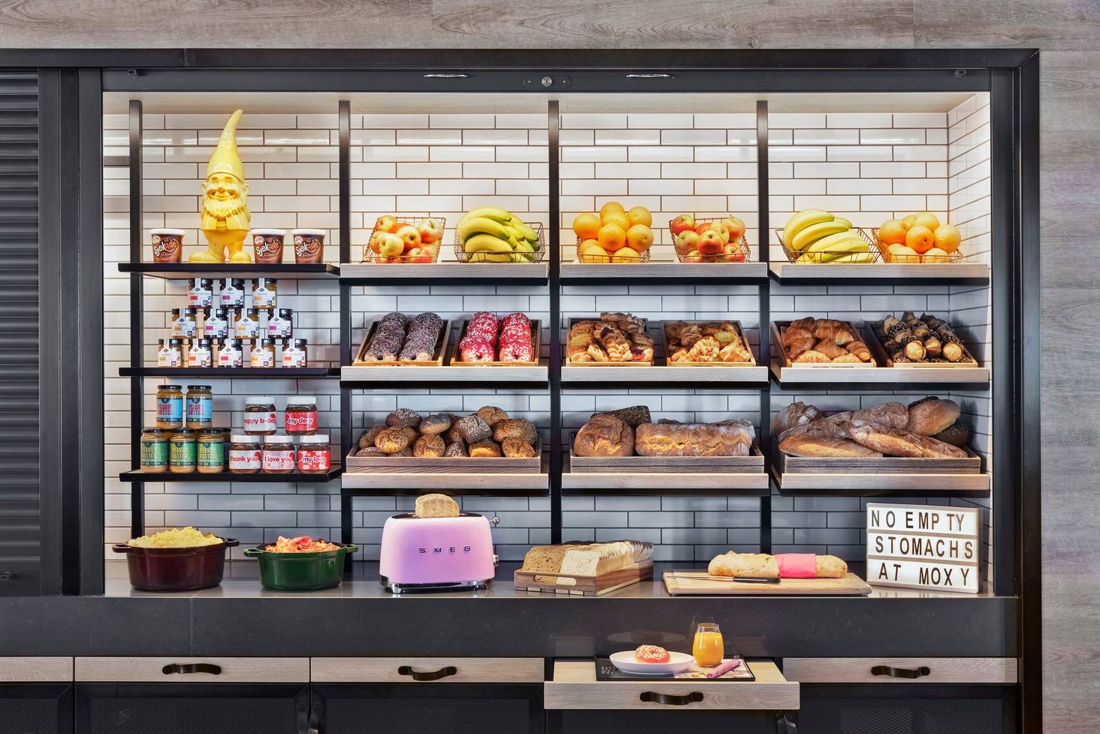 Moxy Bergen 早餐自助吧