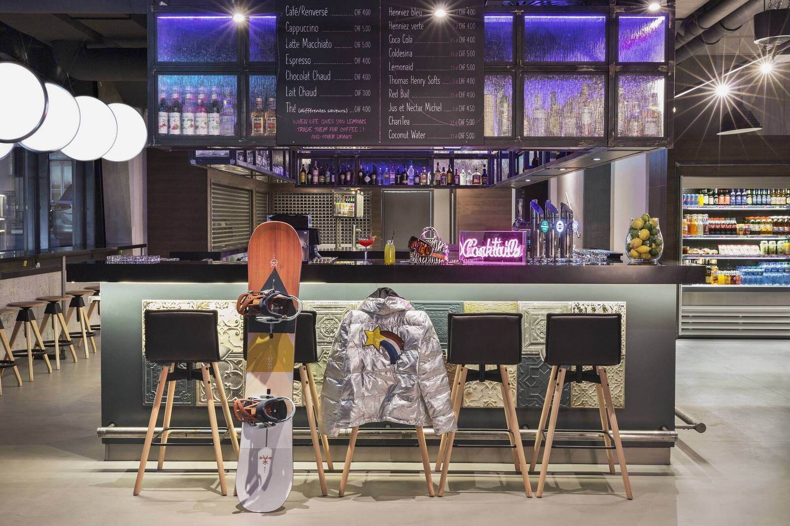 洛桑 Moxy Lausanne City Day Bar 吧台