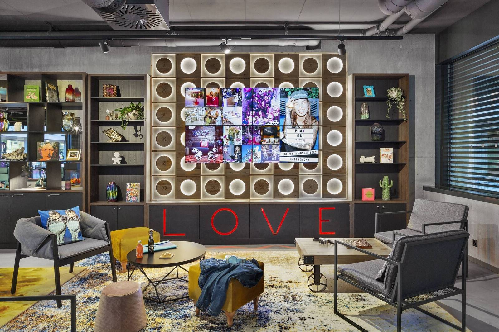 洛桑 Moxy Lausanne City 大廳沙發休憩區