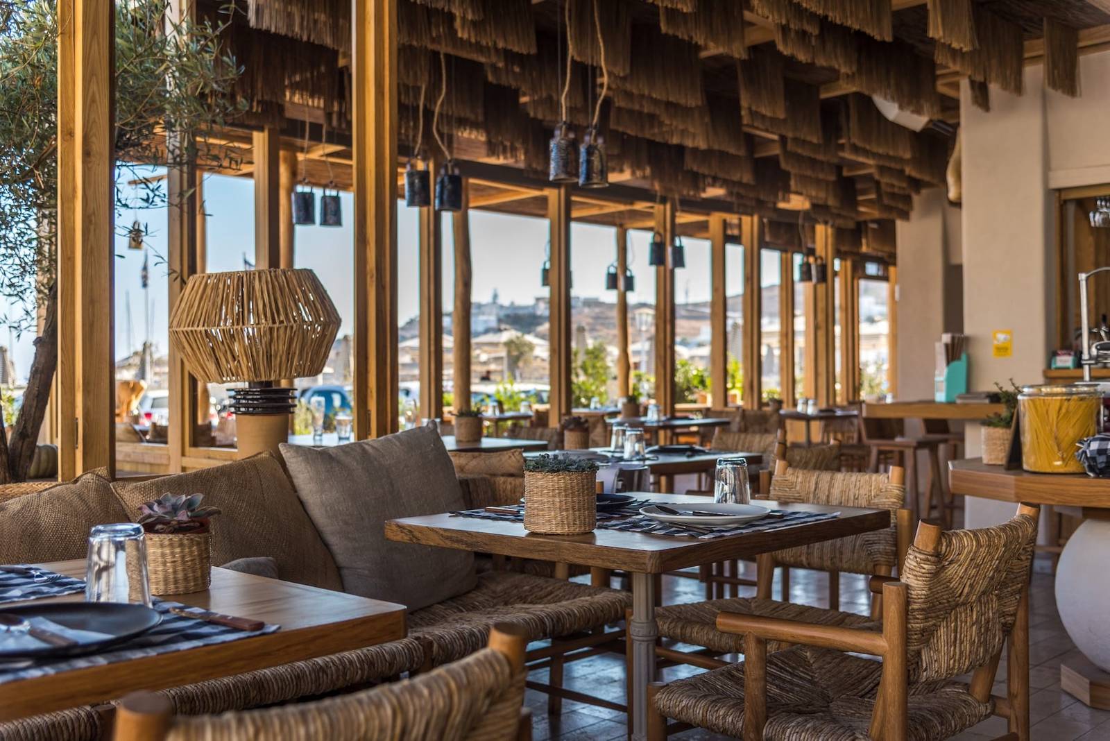 Mykonos Ammos Hotel Farina 餐廳半戶外座位