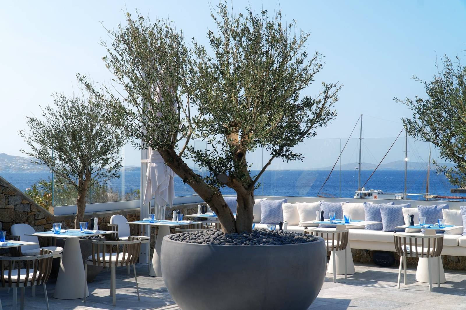 Mykonos Riviera Seamera 橄欖樹露台早餐區