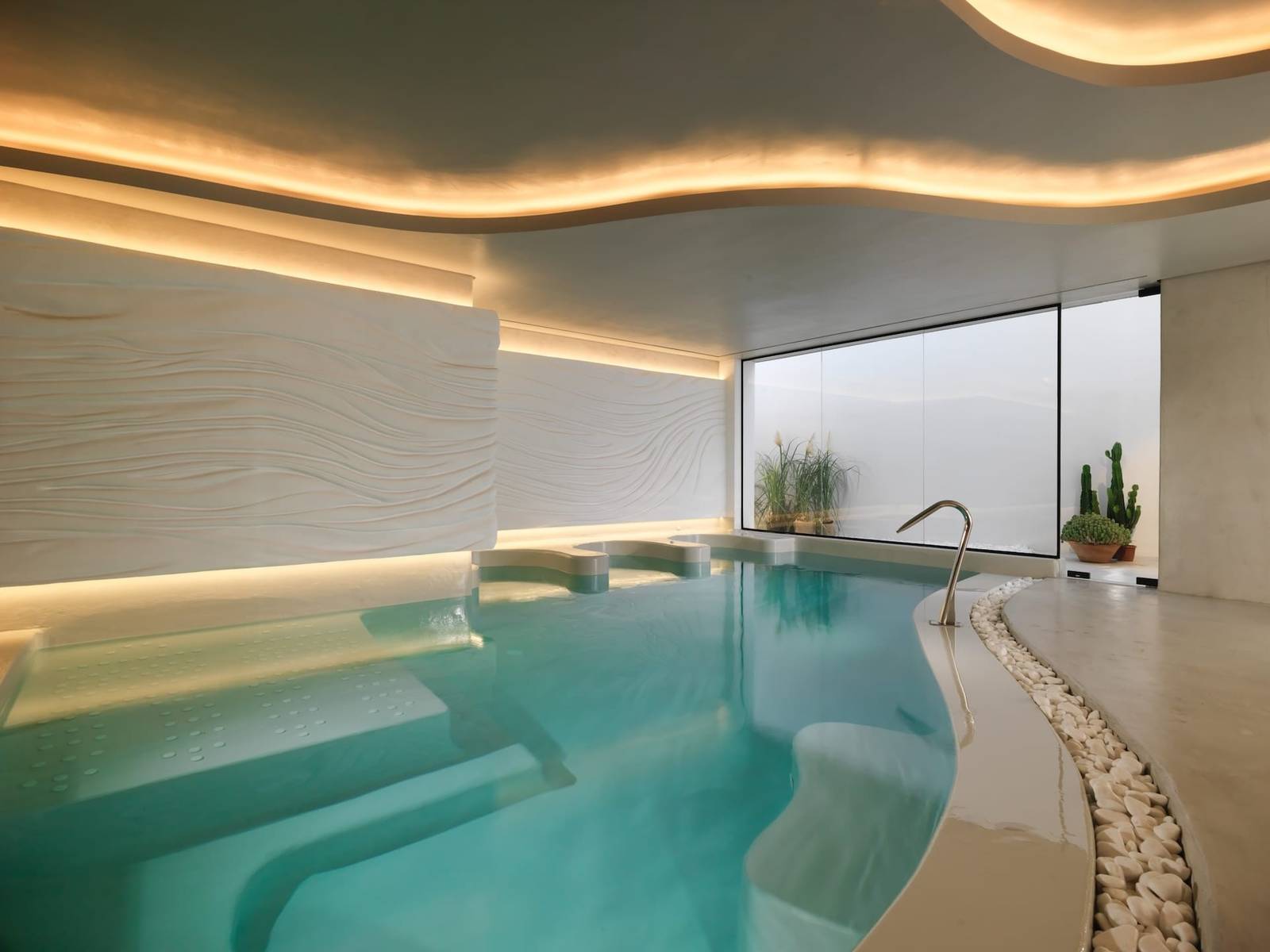 Mykonos Riviera Oqua Spa 室內溫水海水療癒池