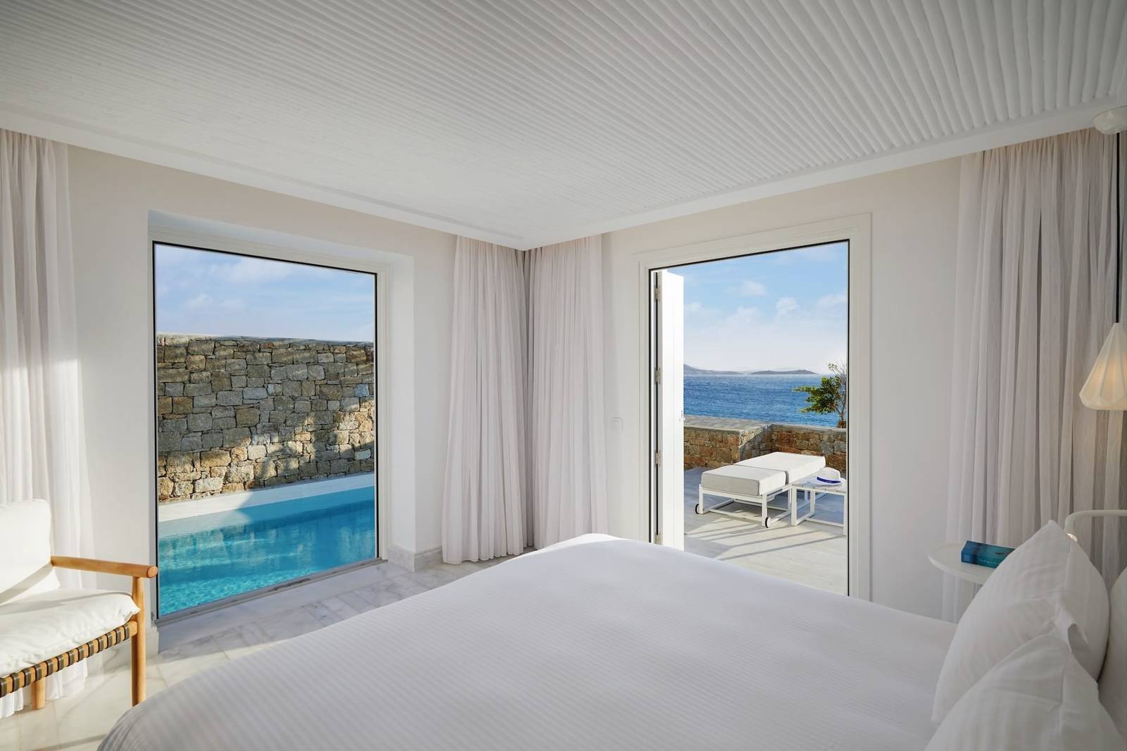 Mykonos Riviera 泳池景客房與大片窗景