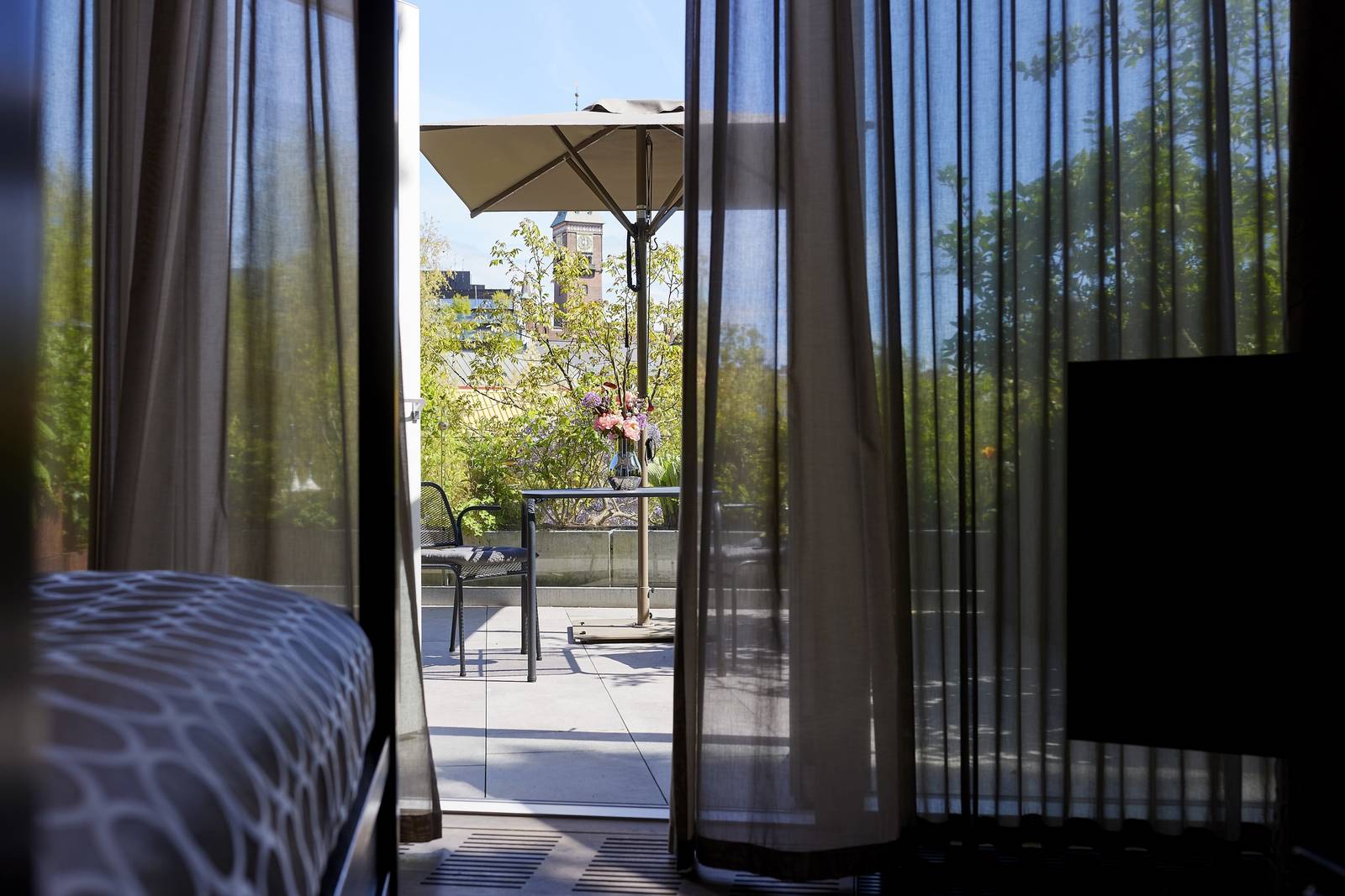 Nimb Hotel Terrace Junior Suite 通往陽台的落地窗