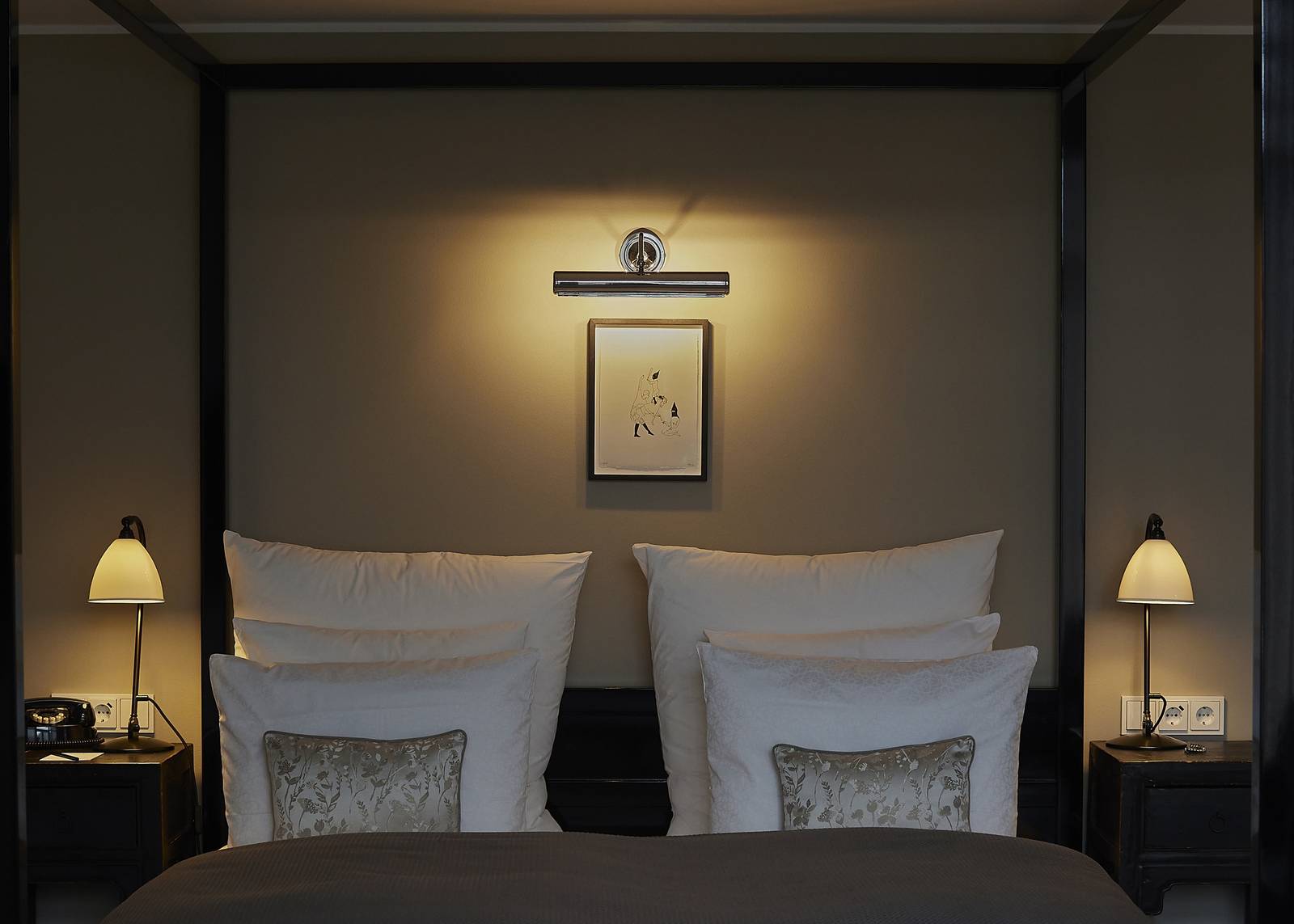 Nimb Hotel Terrace Suite 四柱床臥室