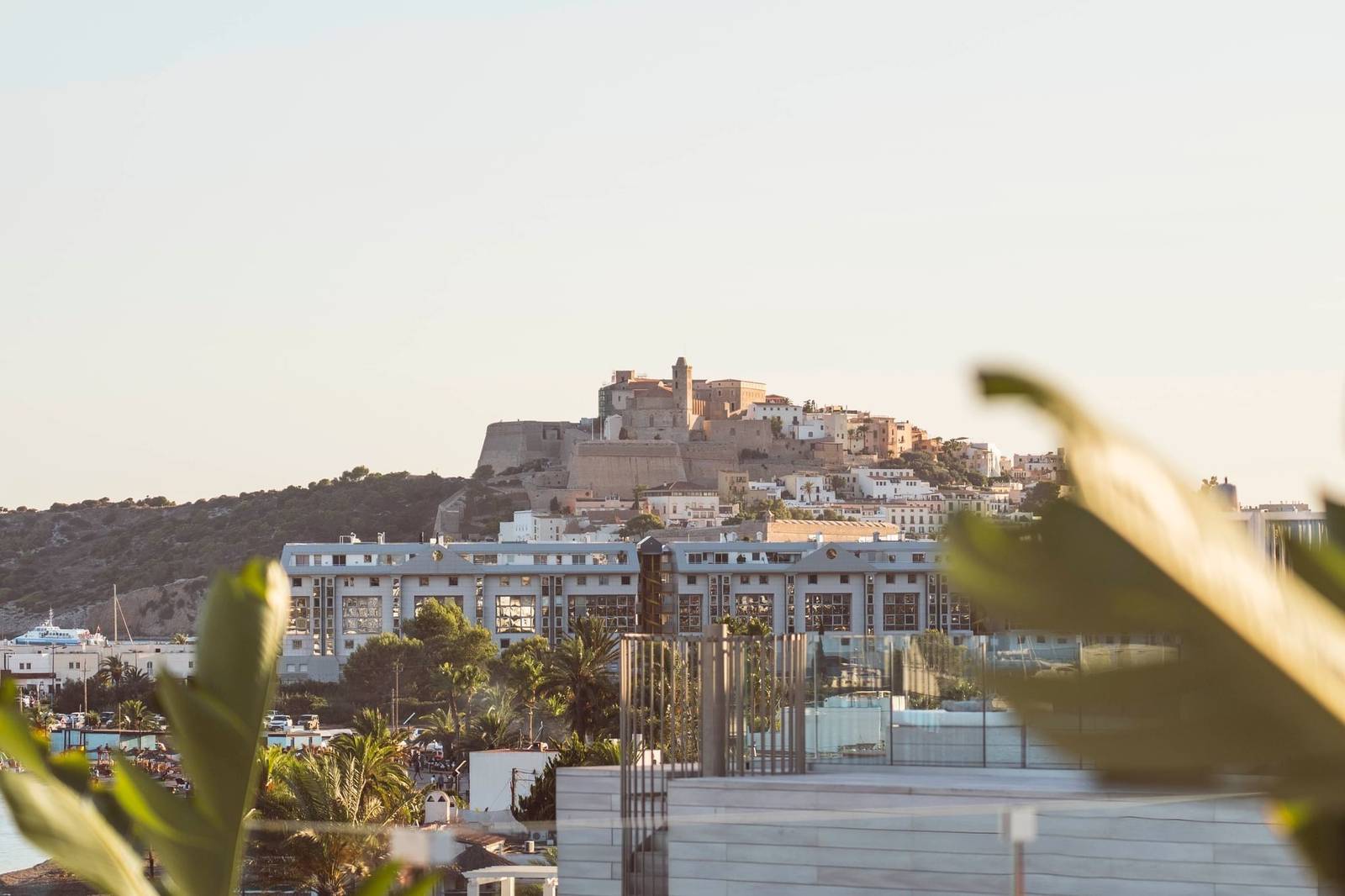 從酒店屋頂遠眺伊維薩老城 Dalt Vila