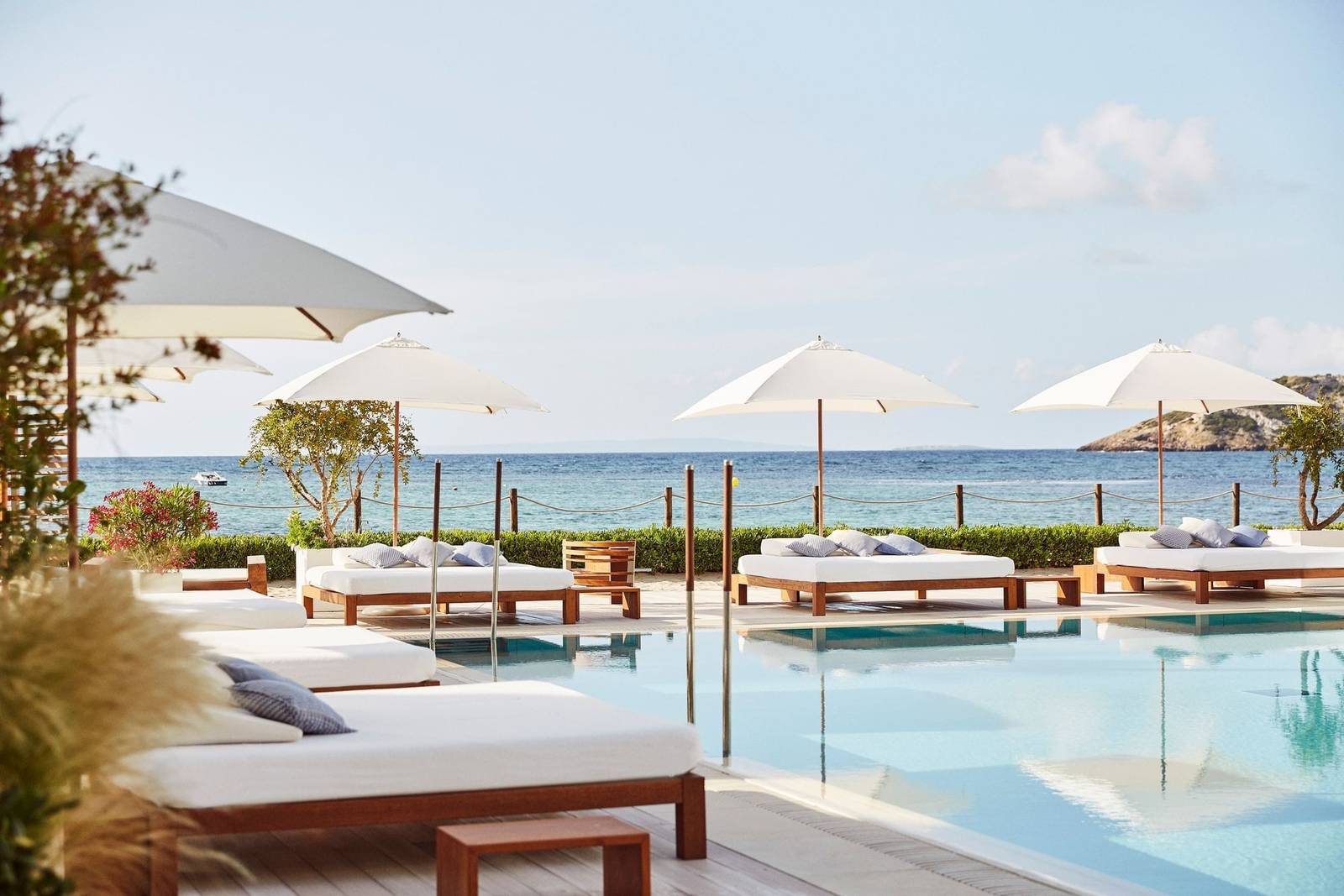 伊維薩島 Nobu Hotel Ibiza Bay面海的成人泳池
