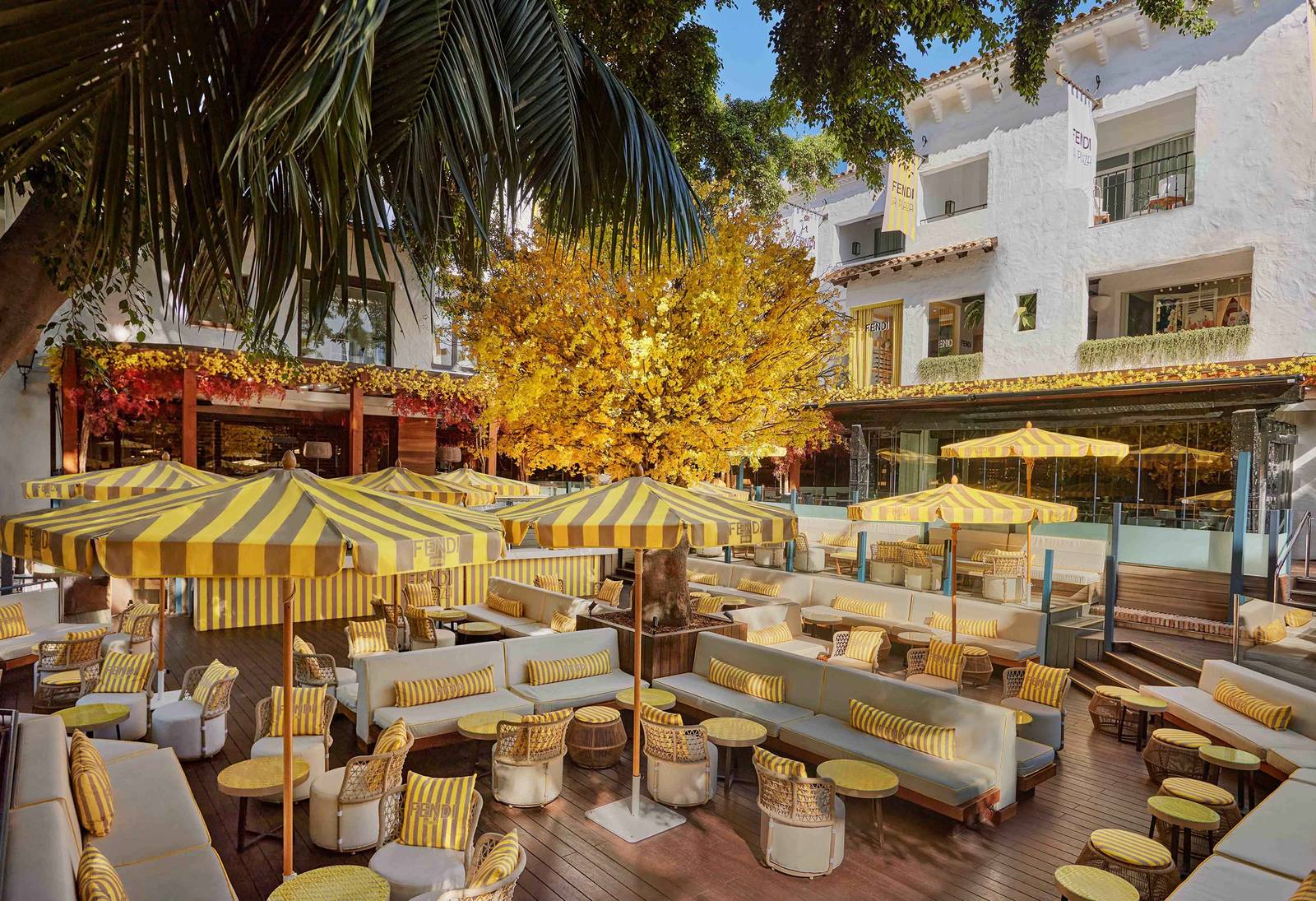 馬貝拉 Nobu Hotel Marbella 旁的 La Plaza 廣場俯瞰