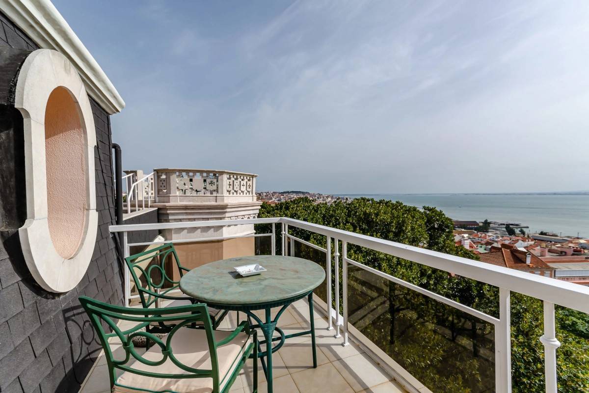 Olissippo Lapa Palace Tower Room 塔樓陽台望向太加斯河
