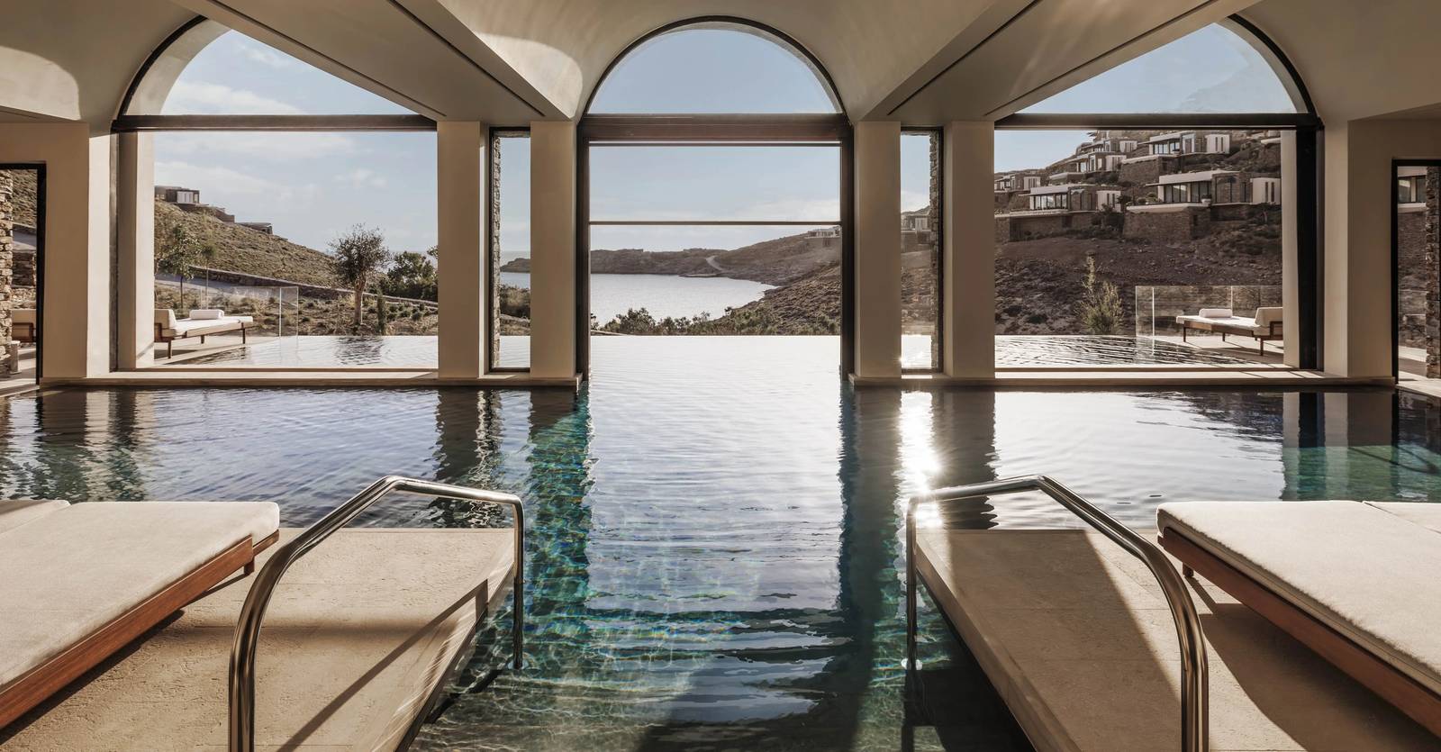 One&Only Kéa Island Spa 拱窗室內泳池