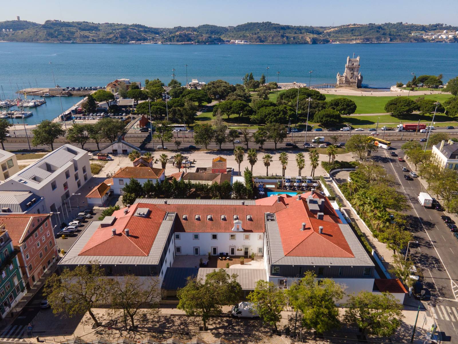 里斯本 Palácio do Governador 空拍，後方為太加斯河與貝倫塔