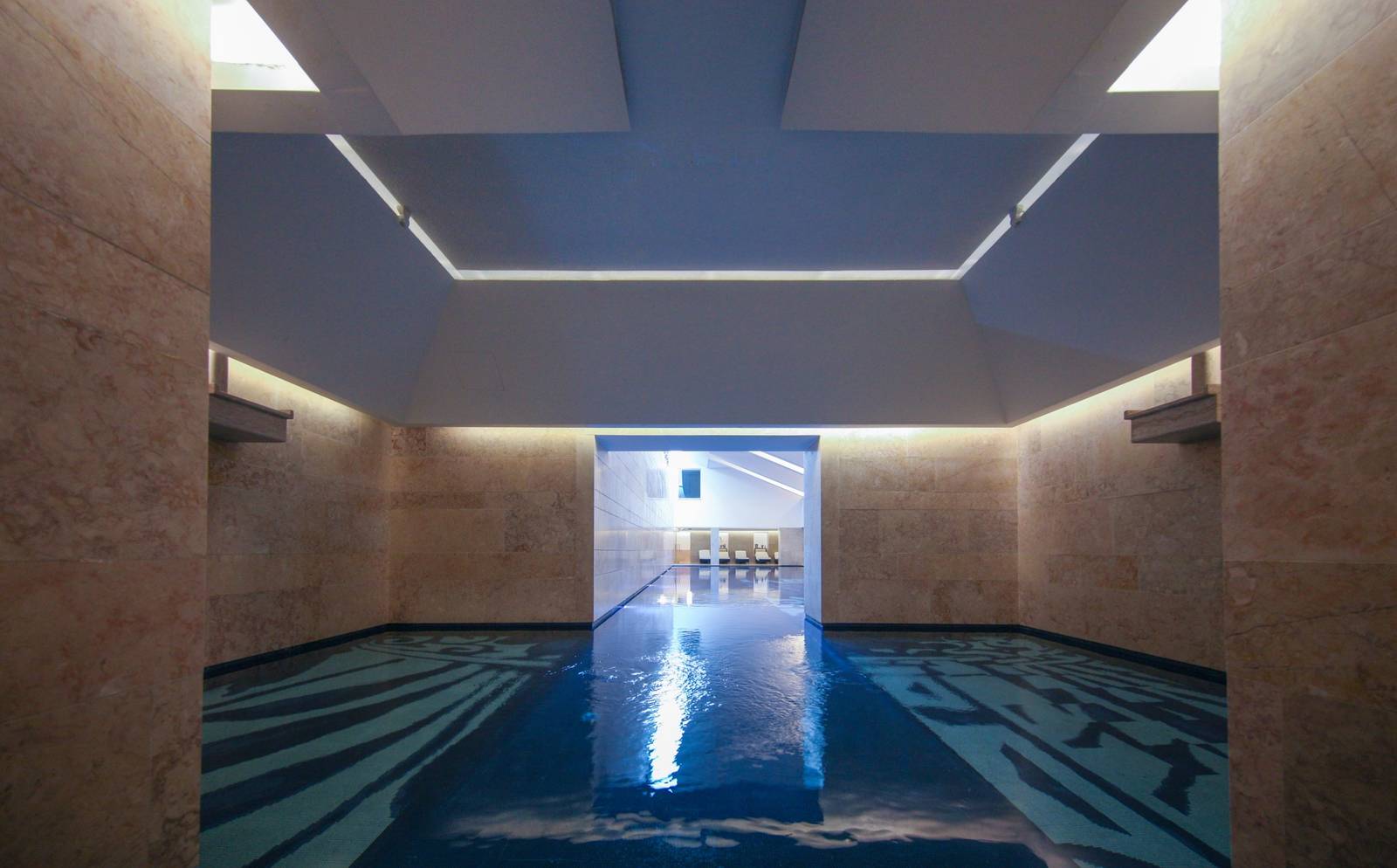Palácio do Governador Spa 室內泳池與瀑布
