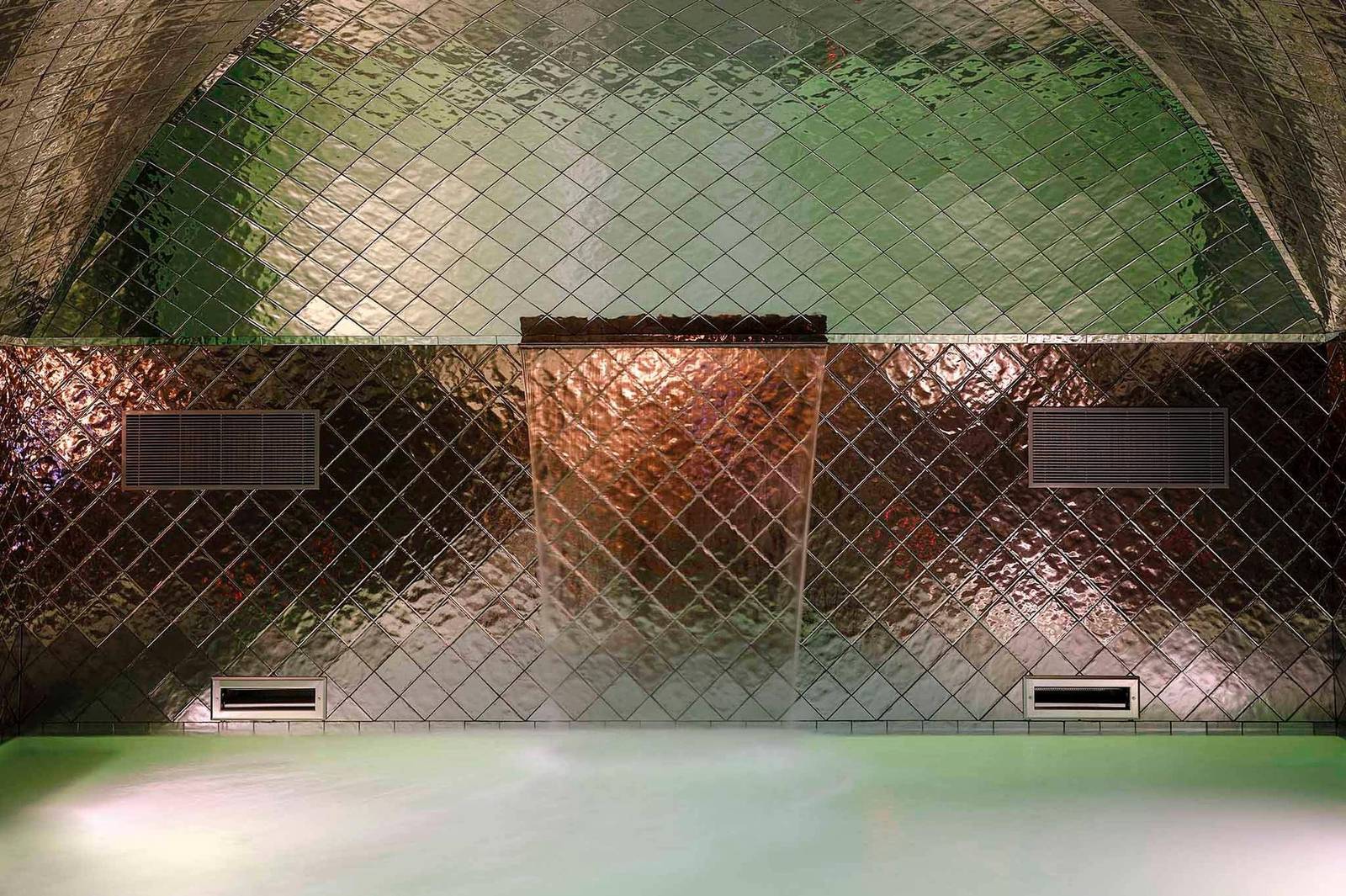 羅馬 Palazzo Talìa Spa 拱頂下的室內放鬆池