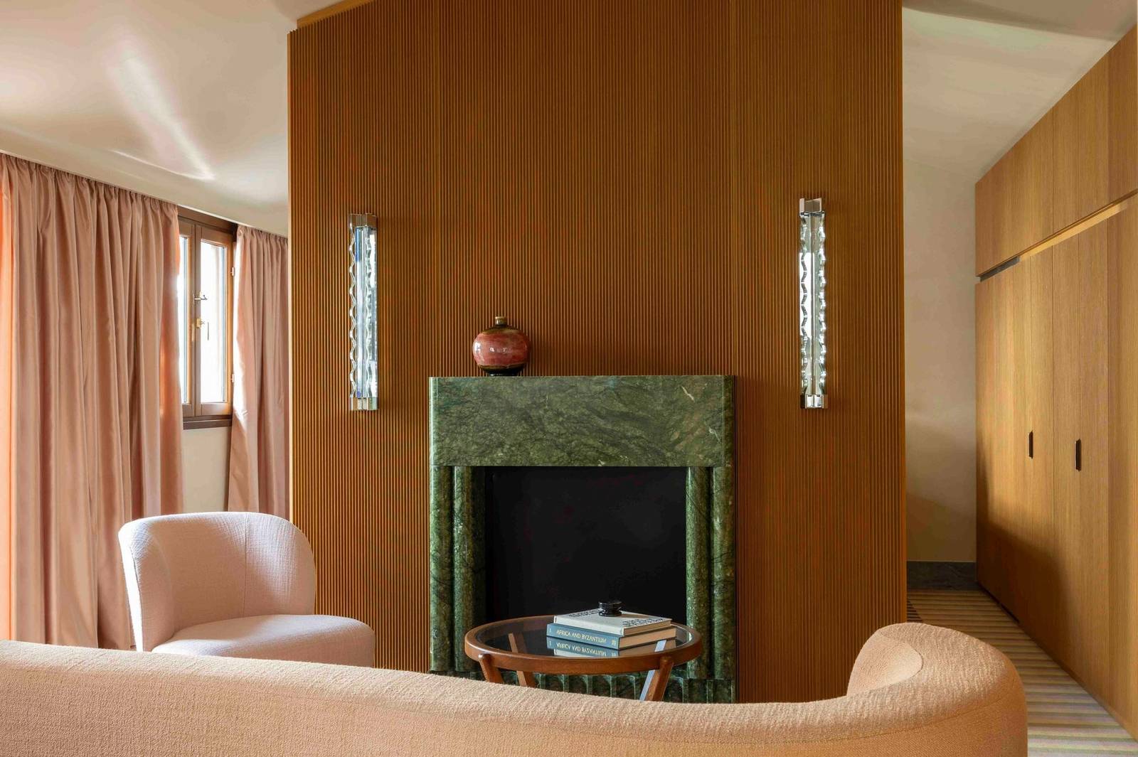 羅馬 Palazzo Talìa Terrace Suite 壁爐起居區