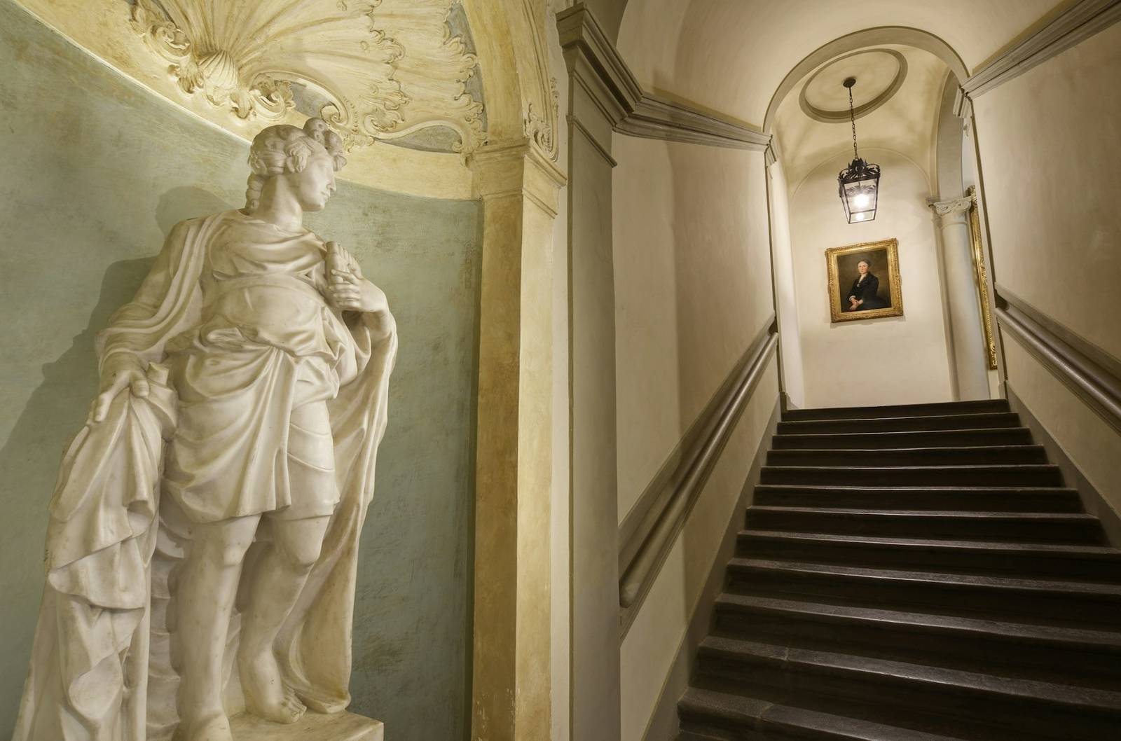 Palazzo Vecchietti 樓梯間的古典雕像