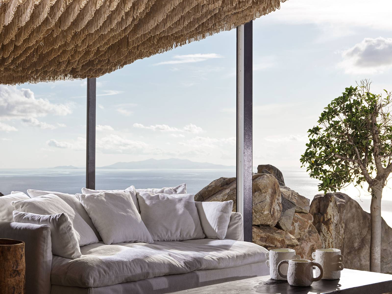 Panoptis Escape Honeymoon Retreat 半戶外海景沙發區