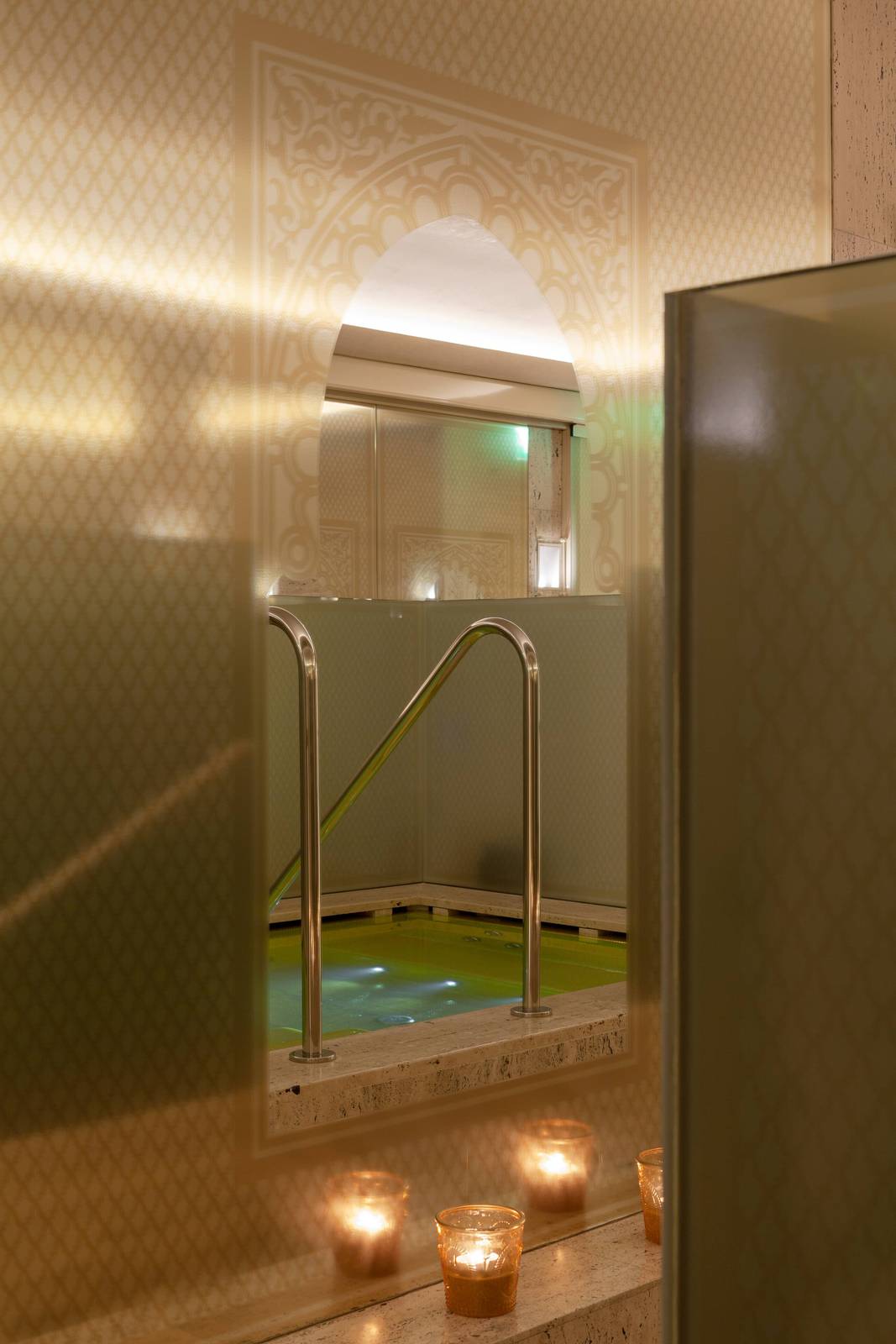 米蘭柏悅酒店 AQVAM Spa 燭光按摩池