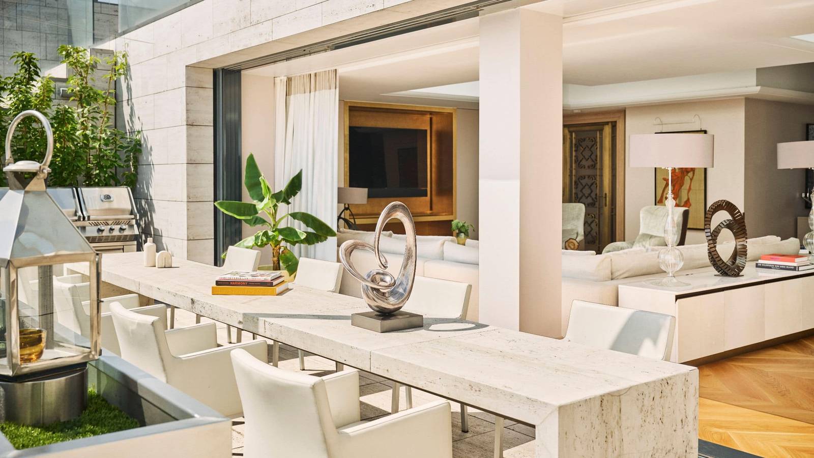 維也納柏悅酒店 Royal Penthouse Suite 露台餐桌