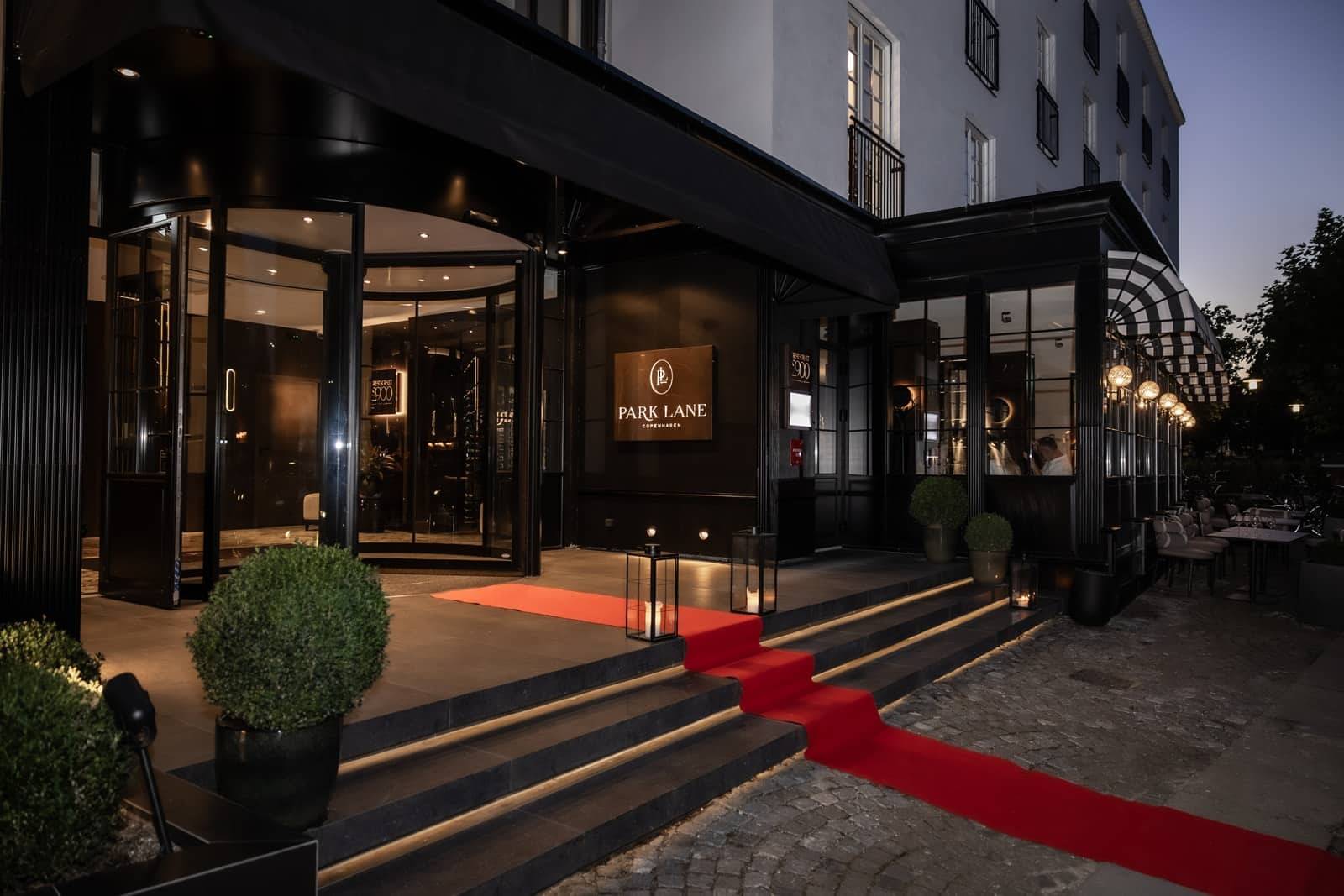 Park Lane Copenhagen 傍晚的酒店入口