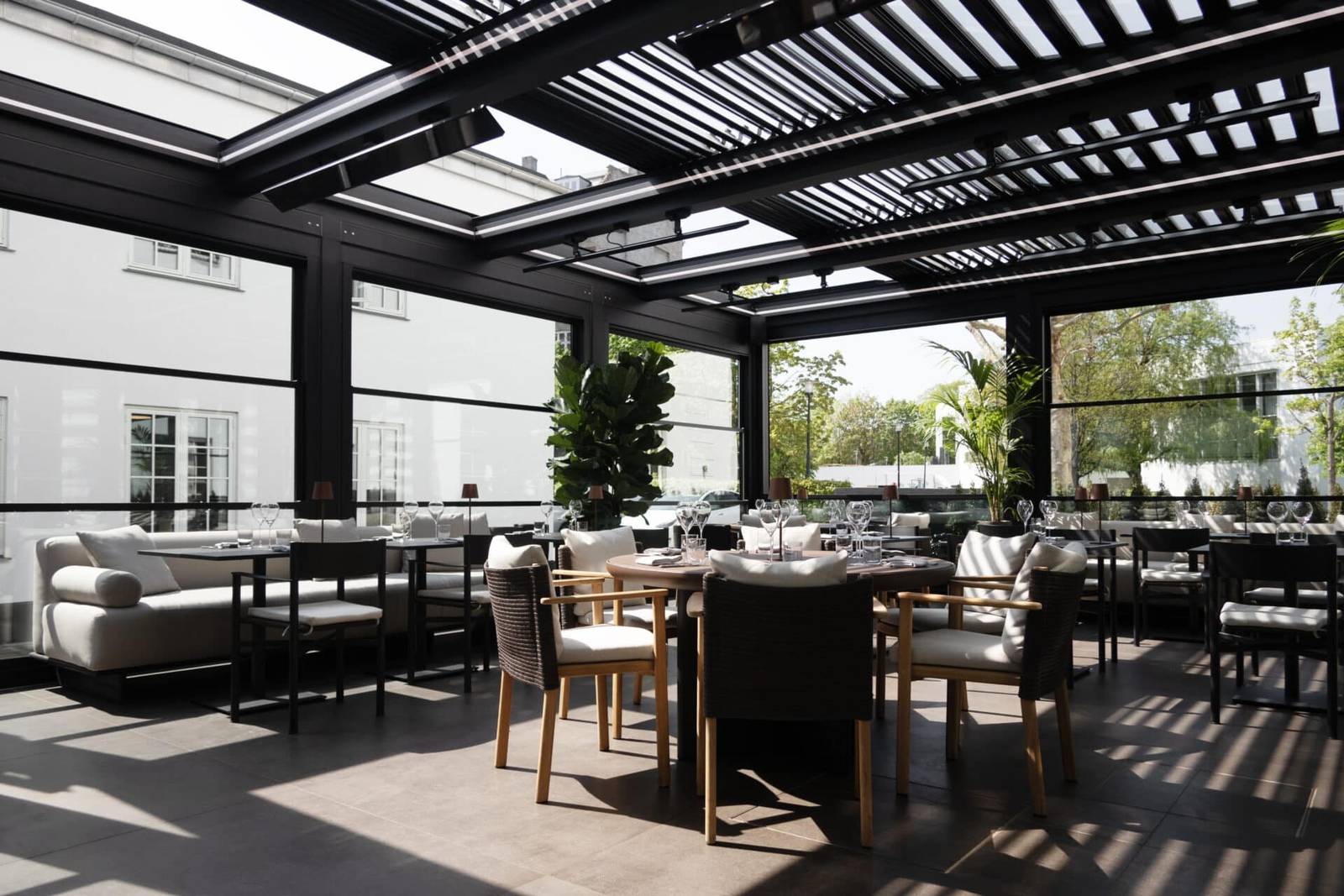 Park Lane Copenhagen 玻璃頂棚架露台餐區