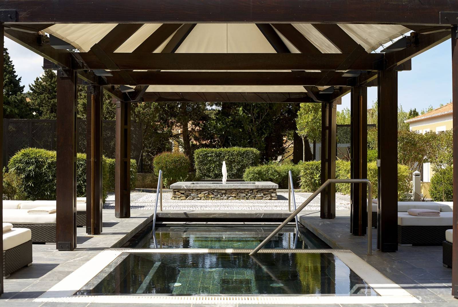 Penha Longa Resort Spa 花園涼亭與水池
