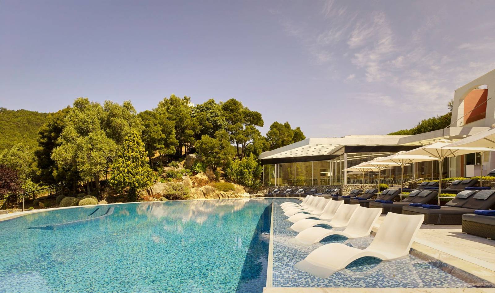 Penha Longa Resort 面向山景的戶外無邊際泳池