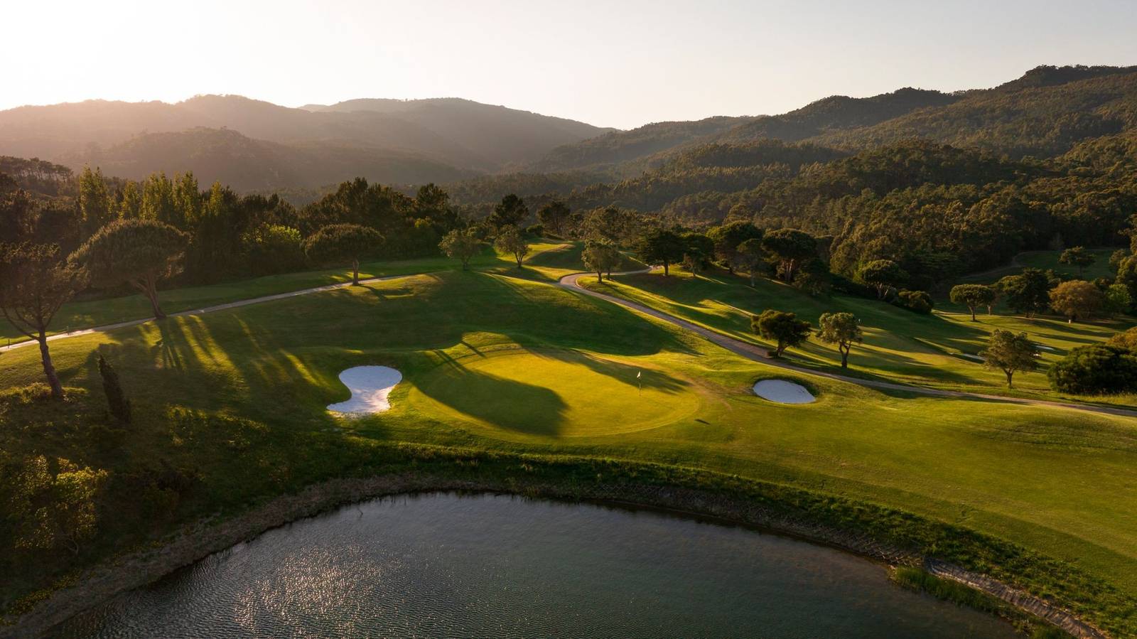 Penha Longa Resort 高爾夫球場果嶺與湖景