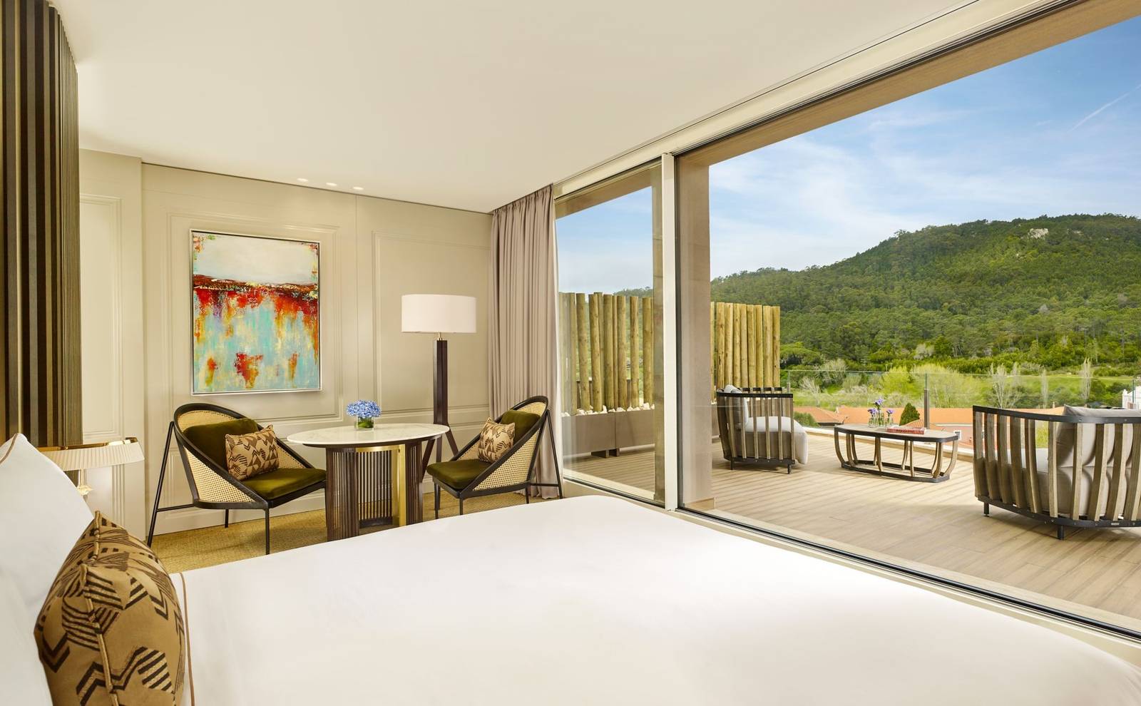 Penha Longa Resort Sintra Suite 臥室與景觀窗