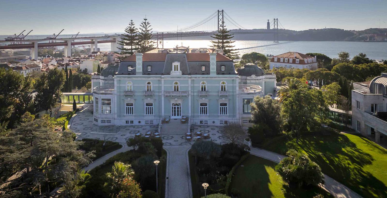 Pestana Palace Lisboa 與四月二十五日大橋、太加斯河空拍