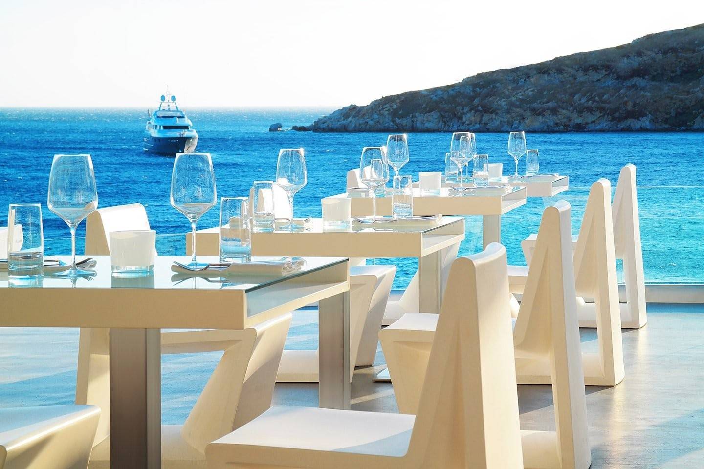 Petasos Beach Resort & Spa 臨海餐桌