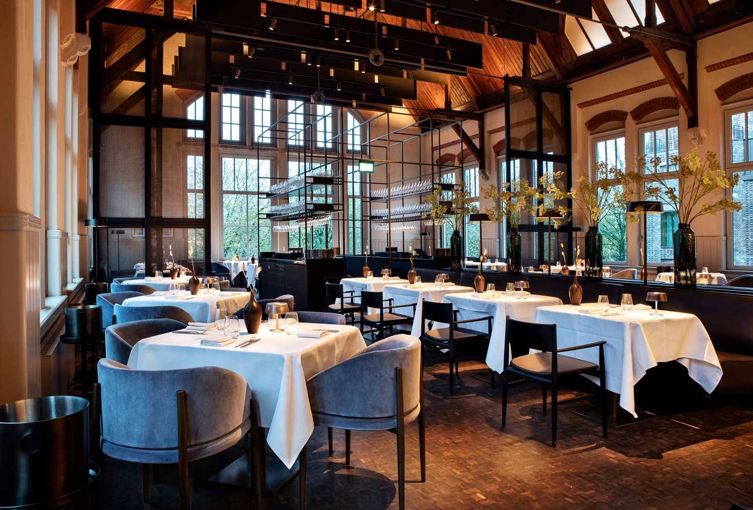 VanOost 餐廳挑高木樑用餐廳
