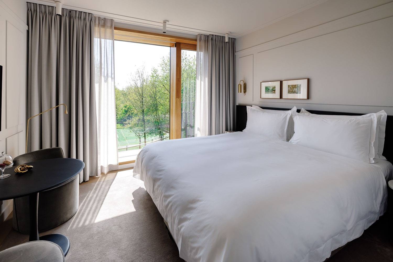 Luxury Room 客房與綠意窗景