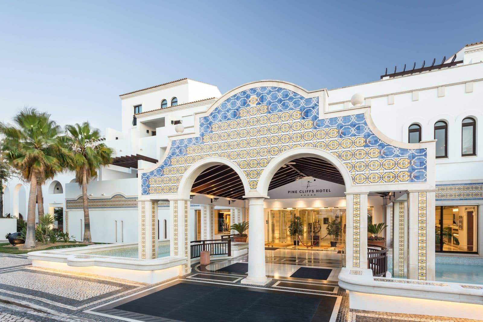 Pine Cliffs Hotel 磁磚拱門入口
