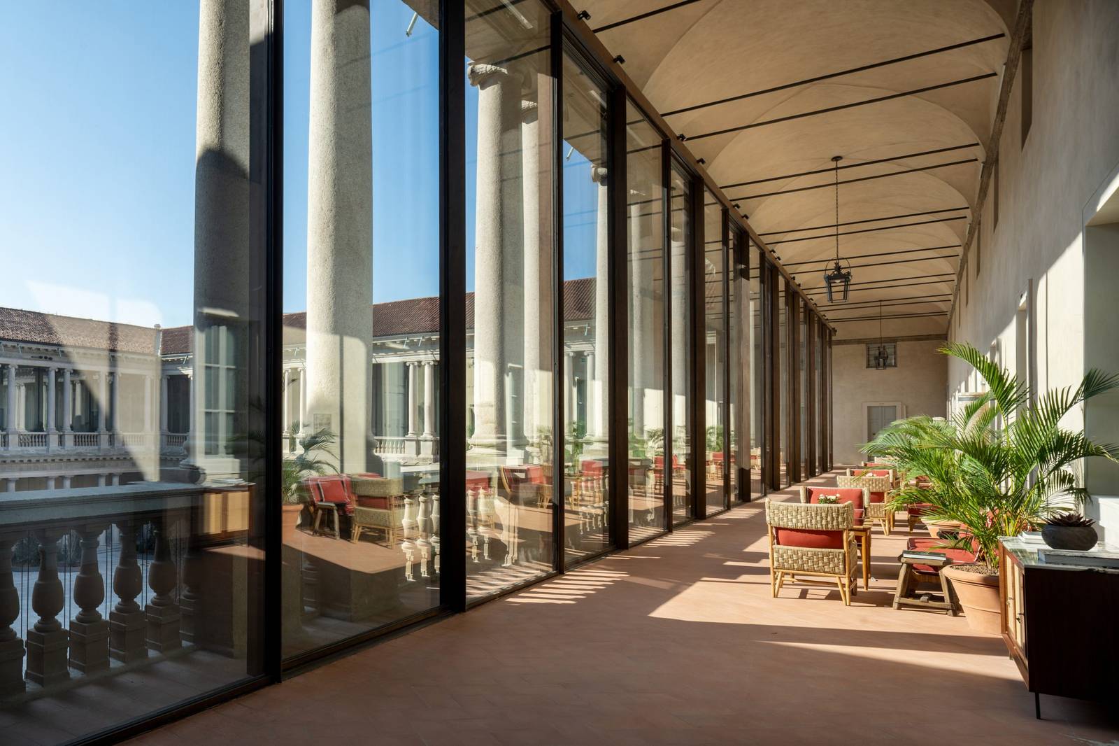 Portrait Milano 玻璃長廊 Loggia