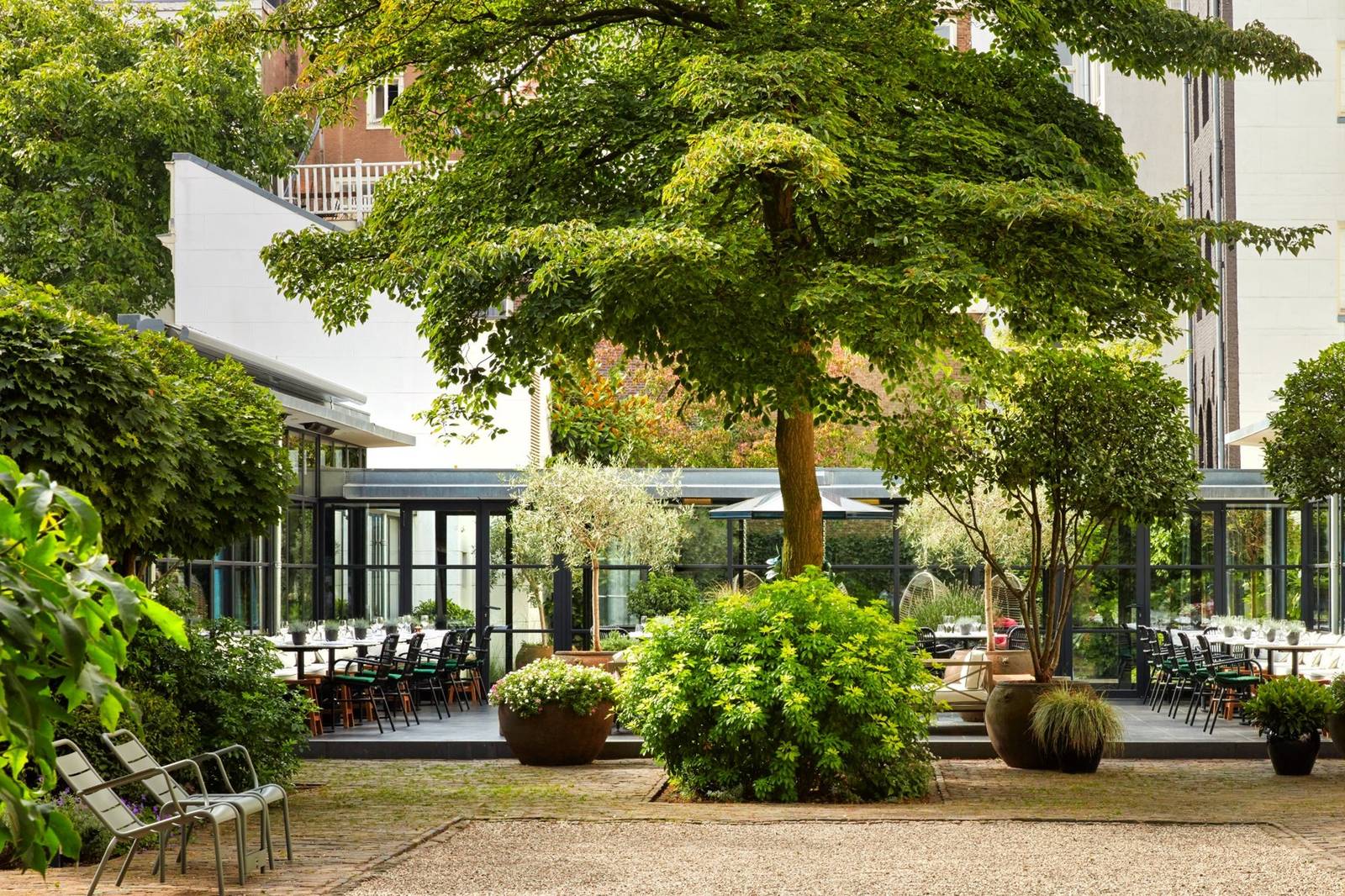 Pulitzer Amsterdam 老屋群環繞的中庭花園