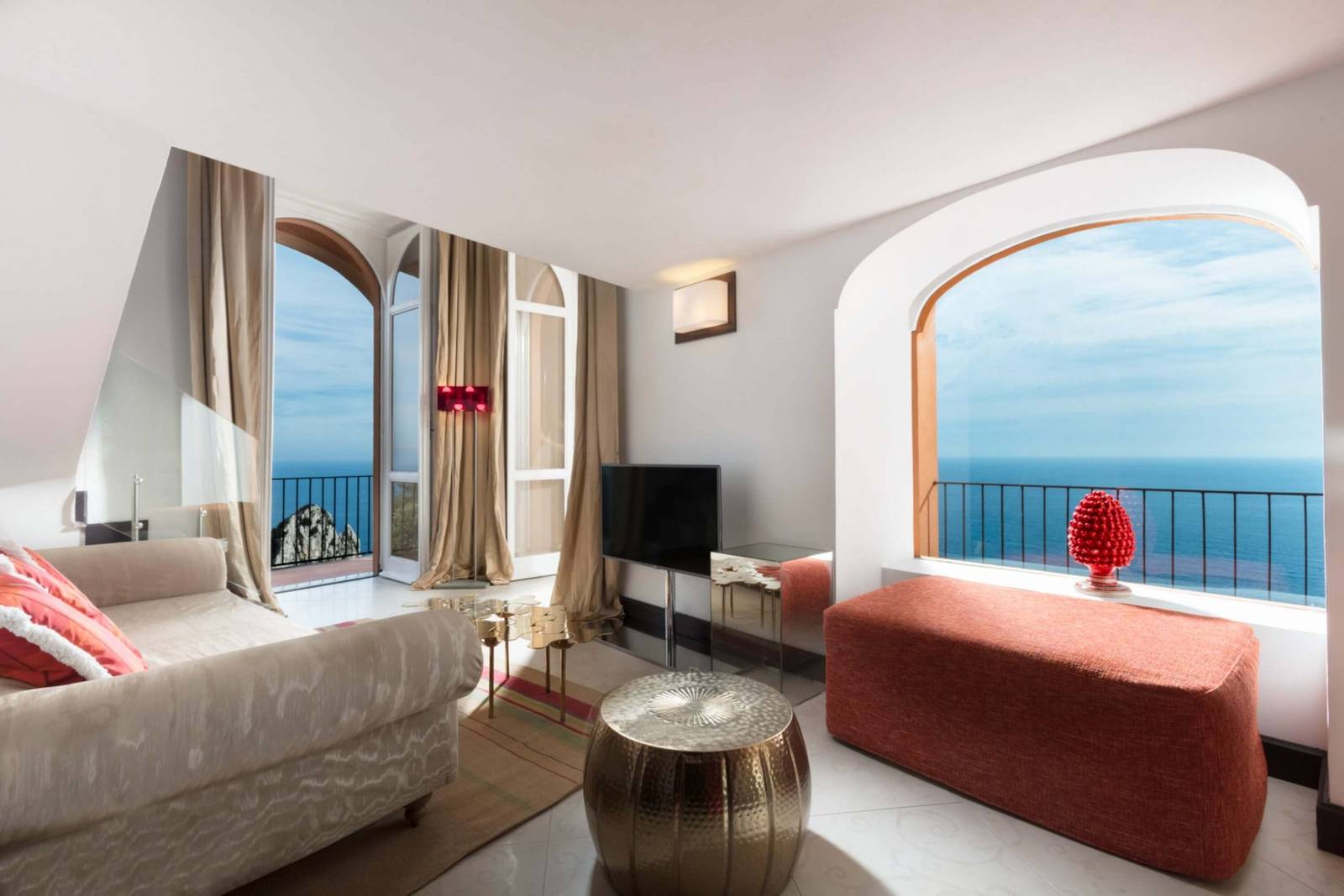 Punta Tragara Junior Suite 海景起居空間