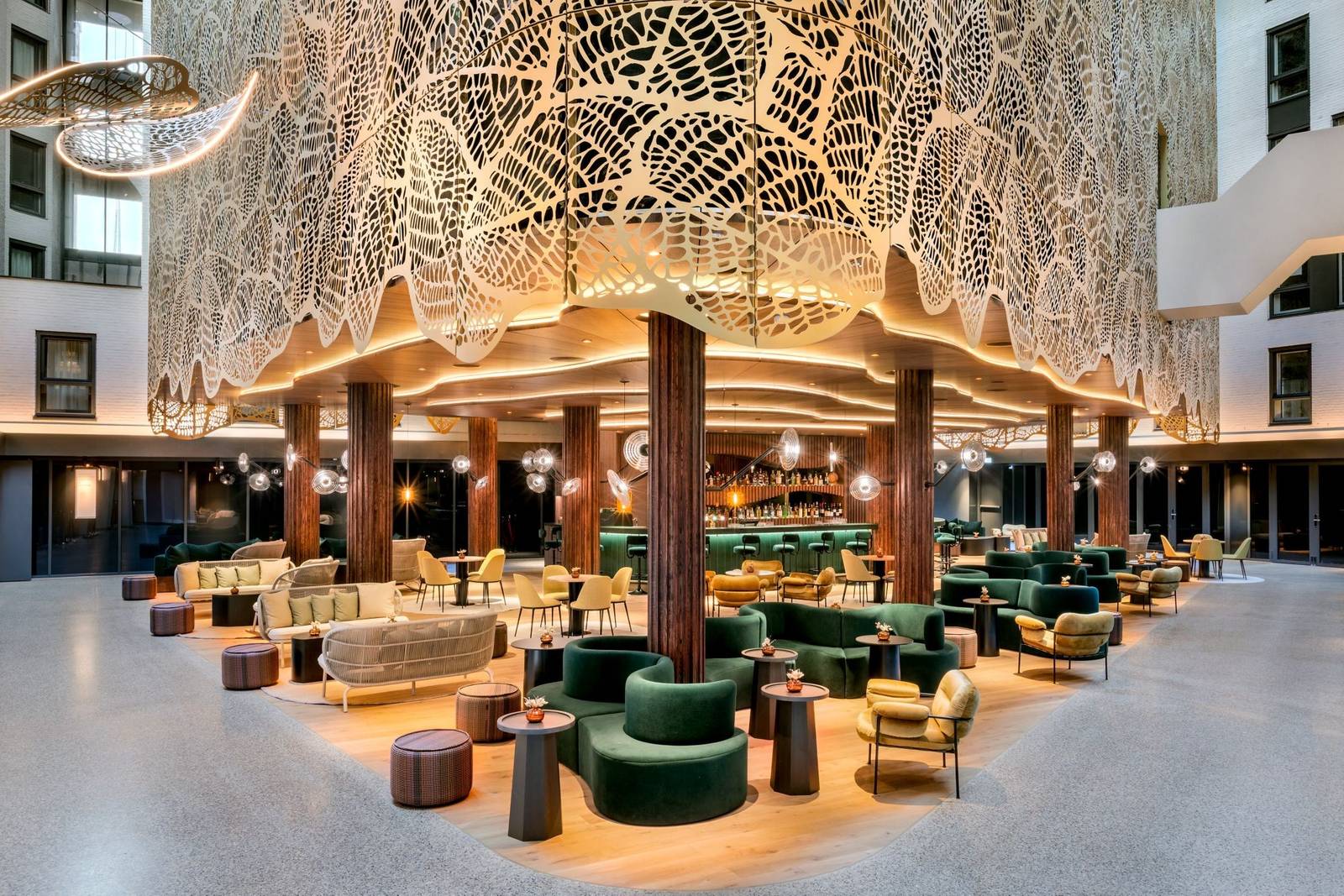 Renaissance Amsterdam Hotel  Specht Bar & Lounge 挑高中庭
