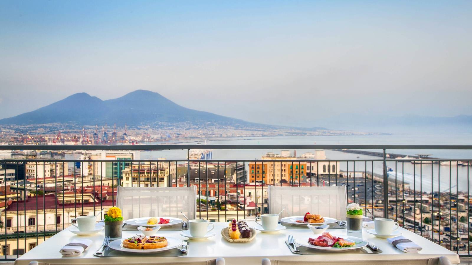 Roof Garden Angiò 露台遠眺維蘇威火山
