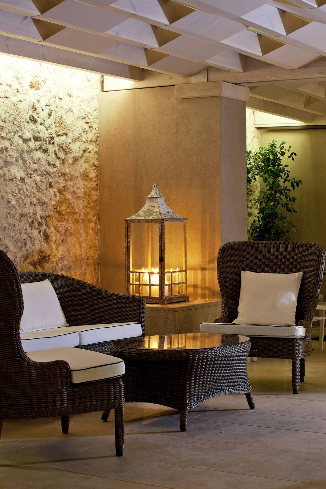 Rimondi Boutique Hotel 石牆旁的燭光休憩座位