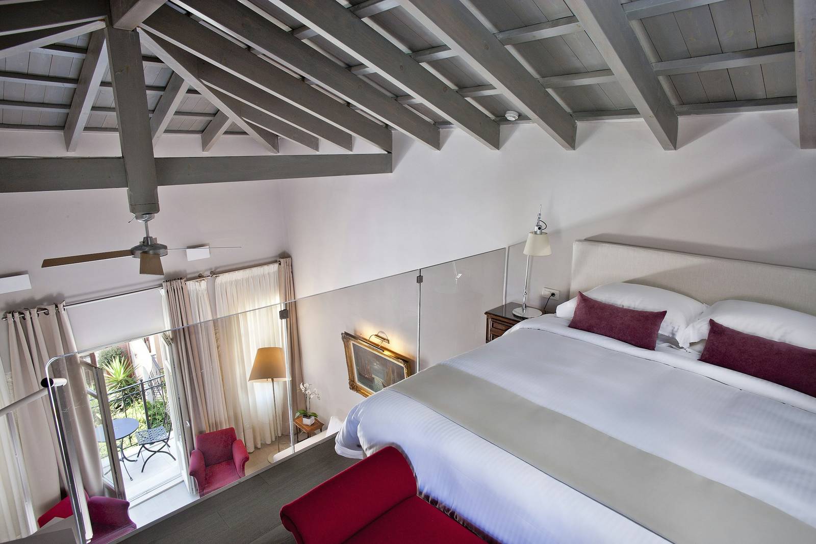 Rimondi Boutique Hotel 木樑挑高的樓中樓套房
