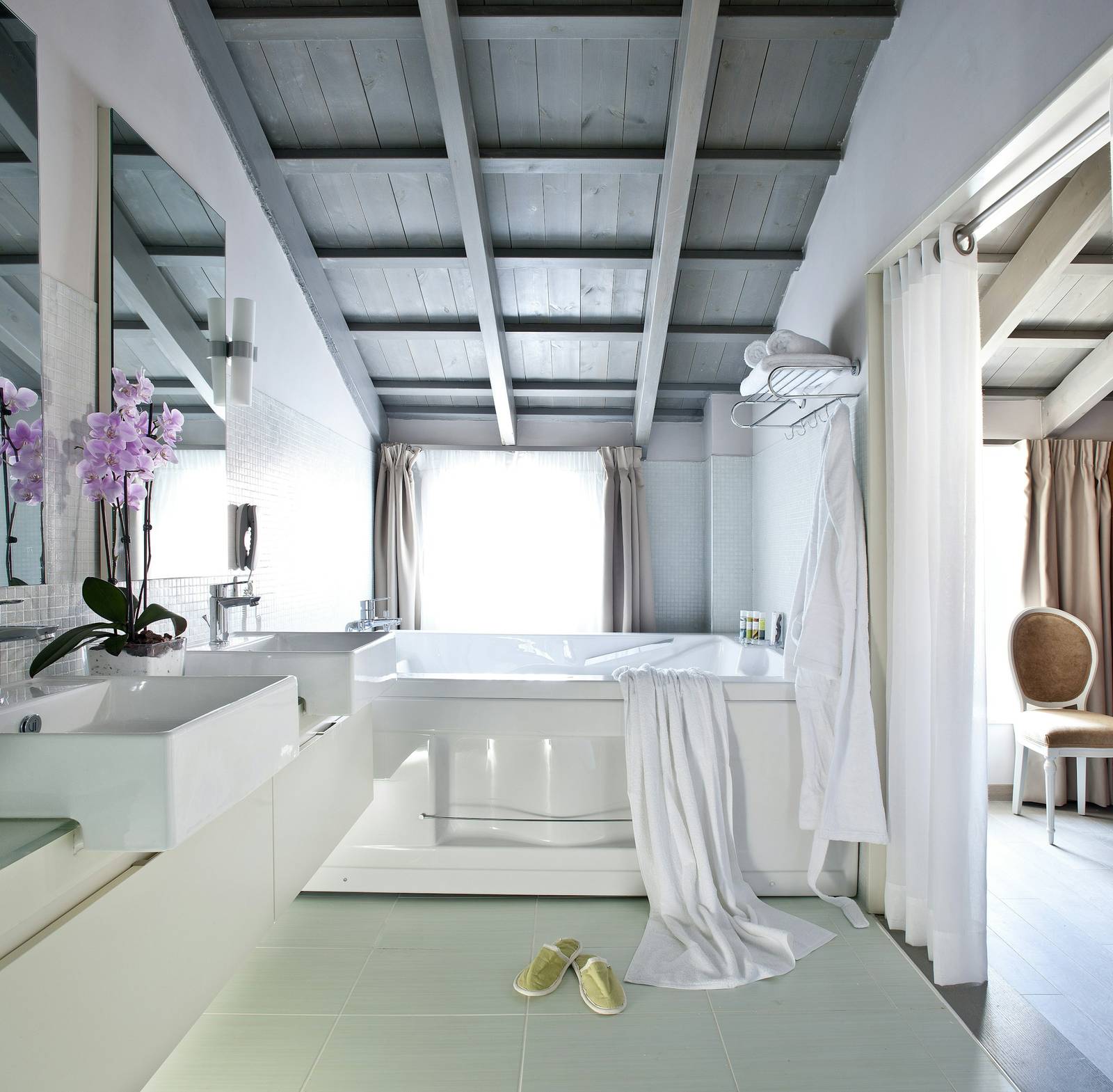 Rimondi Boutique Hotel 套房浴室與浴缸