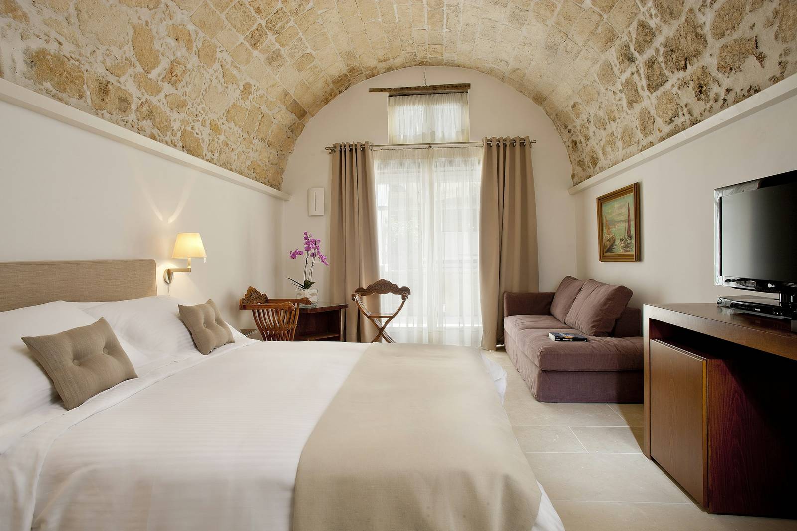 Rimondi Boutique Hotel 石砌拱頂下的客房