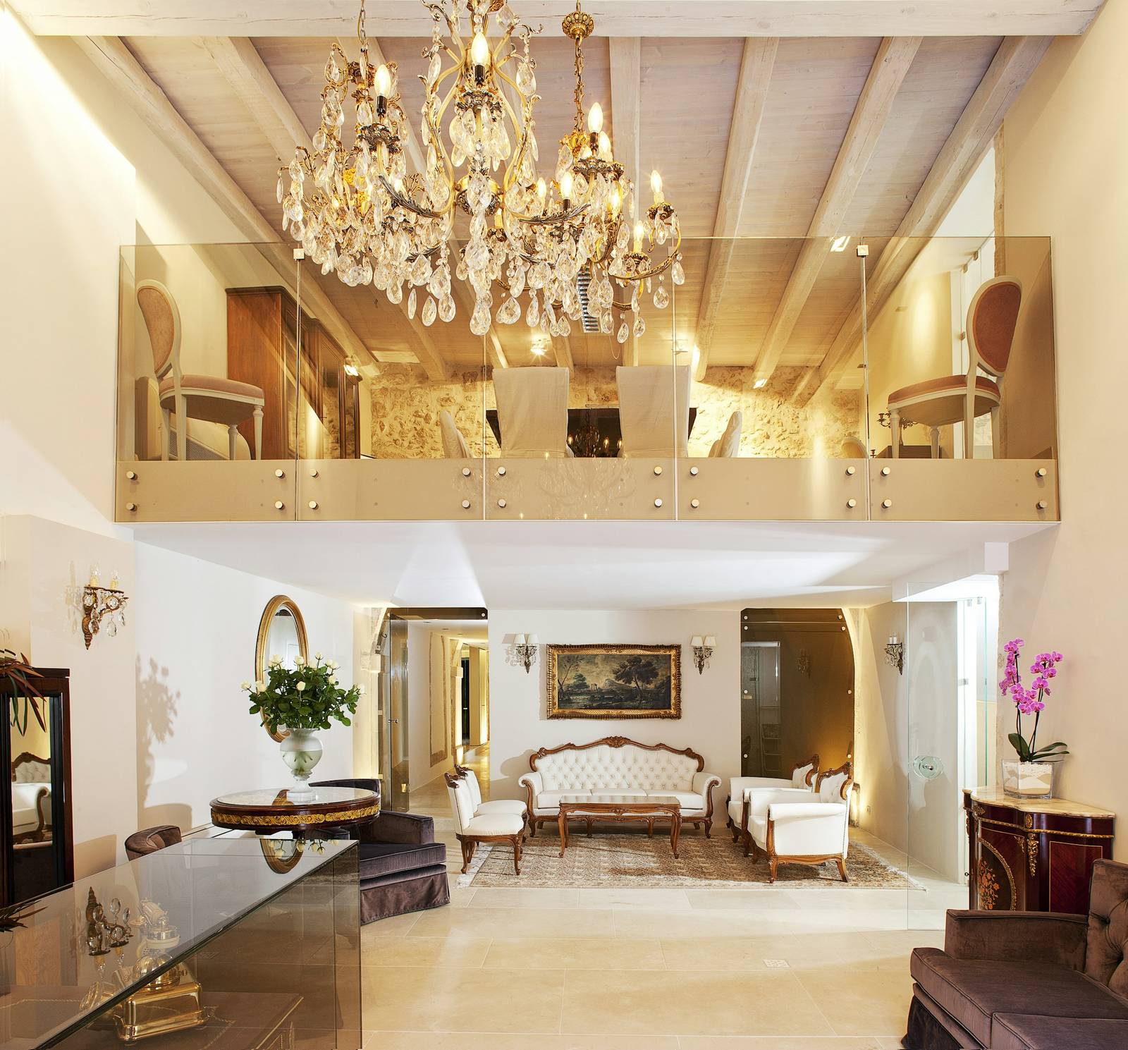 Rimondi Boutique Hotel Rimondi Estate 挑高大廳與水晶吊燈