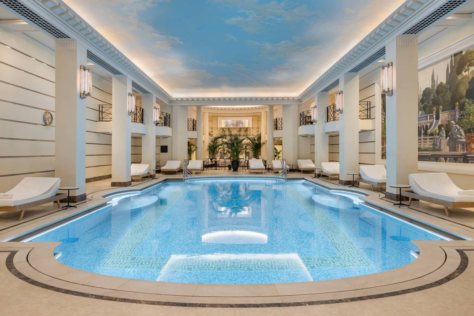 巴黎麗池酒店 Ritz Club 室內泳池與天空壁畫