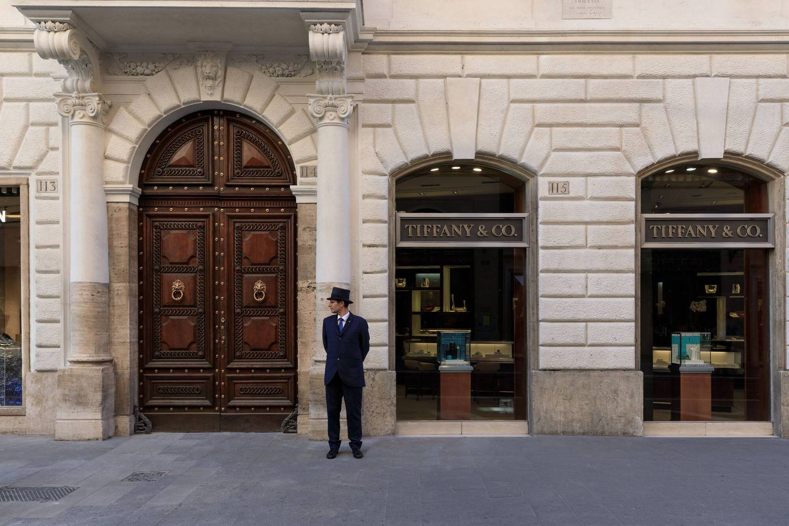 Rocco Forte House 所在的 Via del Babuino 宮殿大門