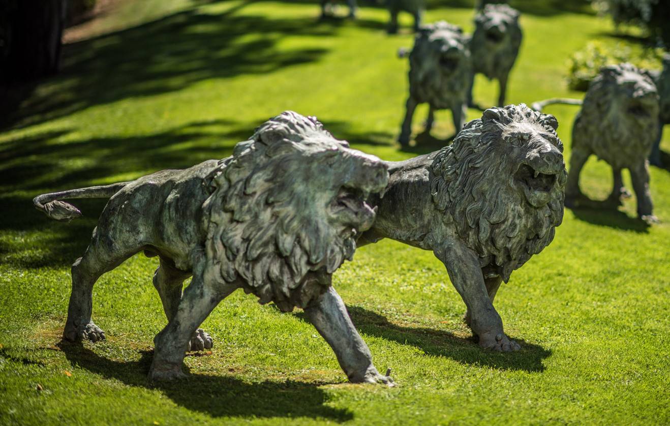 羅馬 Rome Cavalieri 私人公園草坪上的獅子雕像