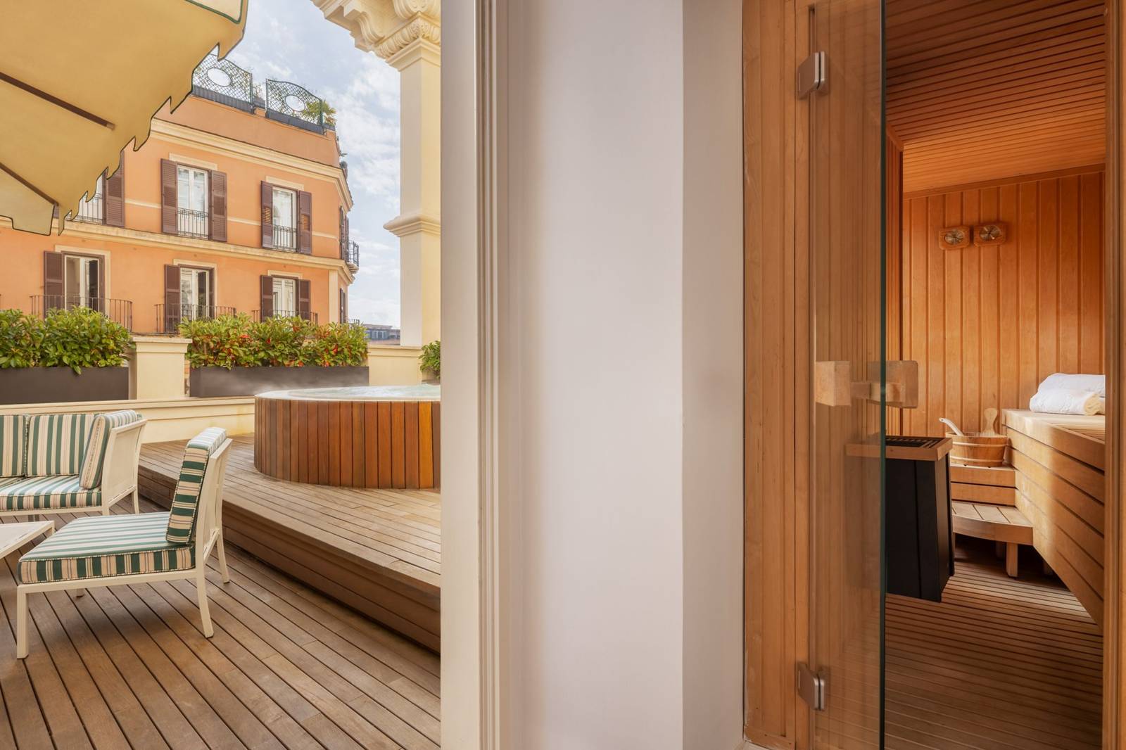 Rome Marriott Grand Hotel Flora Spa Suite 附設的戶外露台