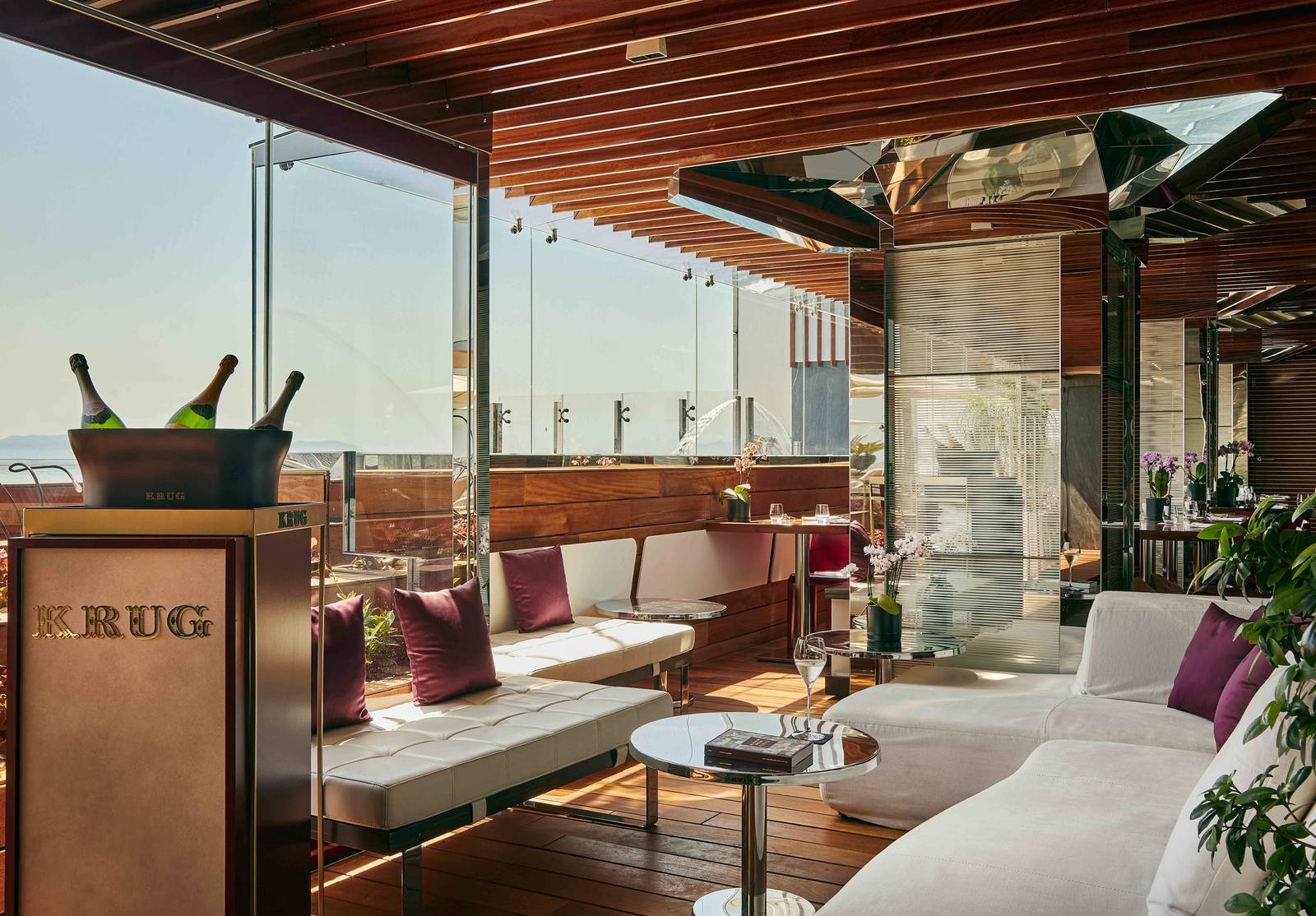 ROMEO Napoli 頂樓 La Terrazza 酒吧座位區