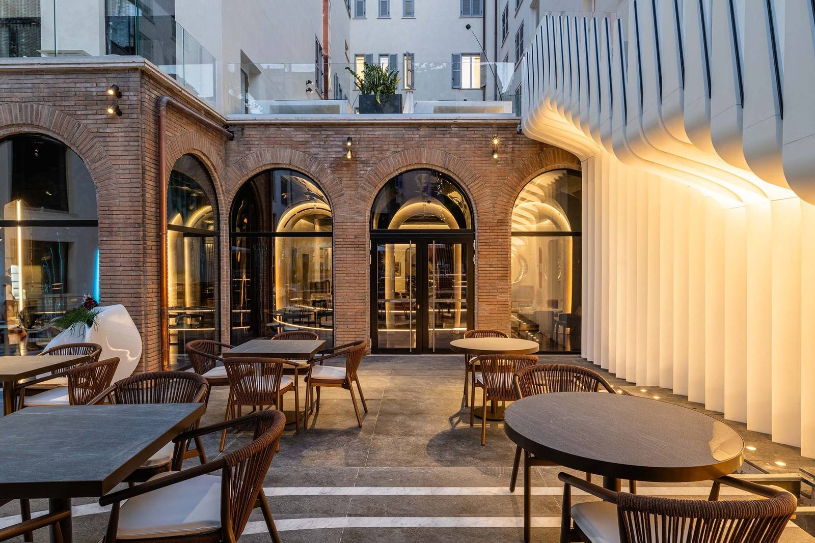 ROMEO Roma Il Cortile 拱廊中庭座位